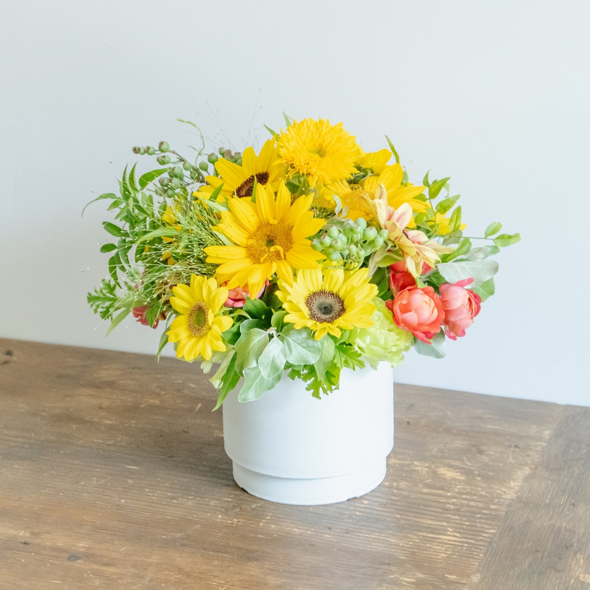 ひまわりのギフトをオーダーするならFlower&Plants tette │ 「手から手へ、想いを運ぶフラワーショップ」【板橋駅徒歩4分】【熟練フローリスト夫婦が運営】【最短2営業日で発送】【24時間365日注文OK】【ギフトは3300円〜】フラワーギフトを手から手へ、想いを込めたブーケやアレンジメントで大切な人に感謝と愛情を。シーンや用途に合わせて選びやすい豊富な種