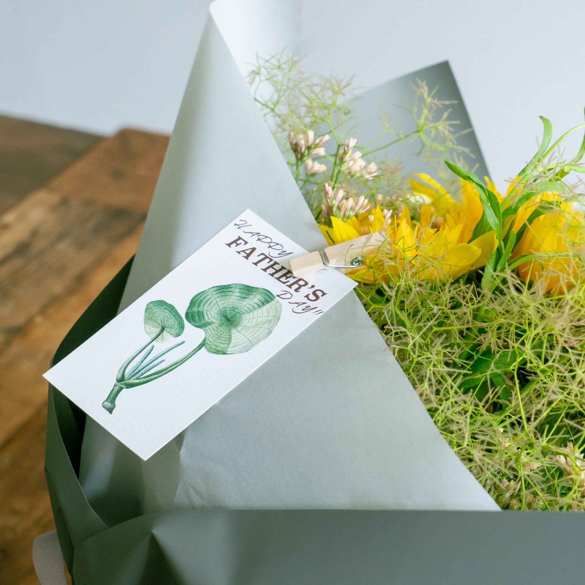 父の日ギフト用ブーケをオーダーするならFlower&Plants tette │ 「手から手へ、想いを運ぶフラワーショップ」【板橋駅徒歩4分】【熟練フローリスト夫婦が運営】【最短2営業日で発送】【24時間365日注文OK】【ギフトは3300円〜】フラワーギフトを手から手へ、想いを込めたブーケやアレンジメントで大切な人に感謝と愛情を。シーンや用途に合わせて選びやすい豊富な種
