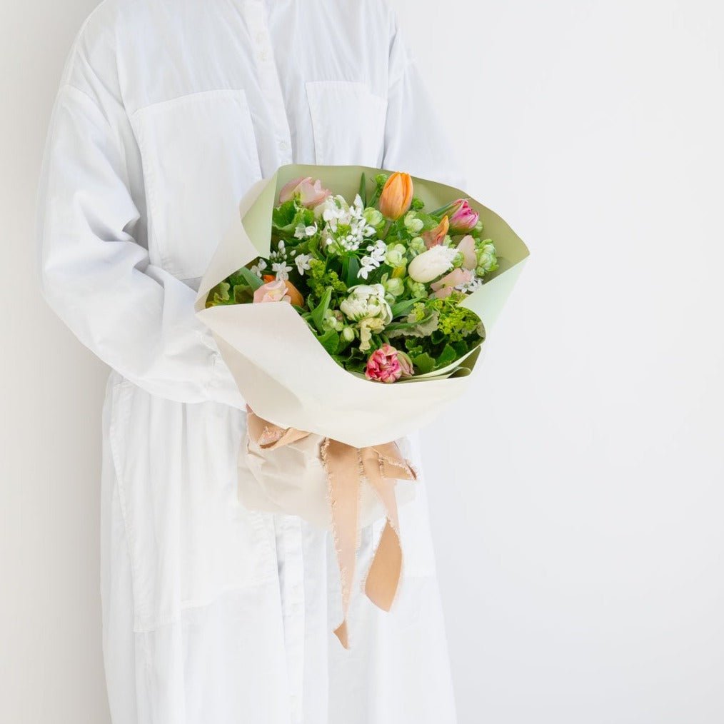 チューリップのギフトをオーダーするならFlower&Plants tette │ 「手から手へ、想いを運ぶフラワーショップ」【板橋駅徒歩4分】【熟練フローリスト夫婦が運営】【最短2営業日で発送】【24時間365日注文OK】【ギフトは3300円〜】フラワーギフトを手から手へ、想いを込めたブーケやアレンジメントで大切な人に感謝と愛情を。シーンや用途に合わせて選びやすい豊富な種