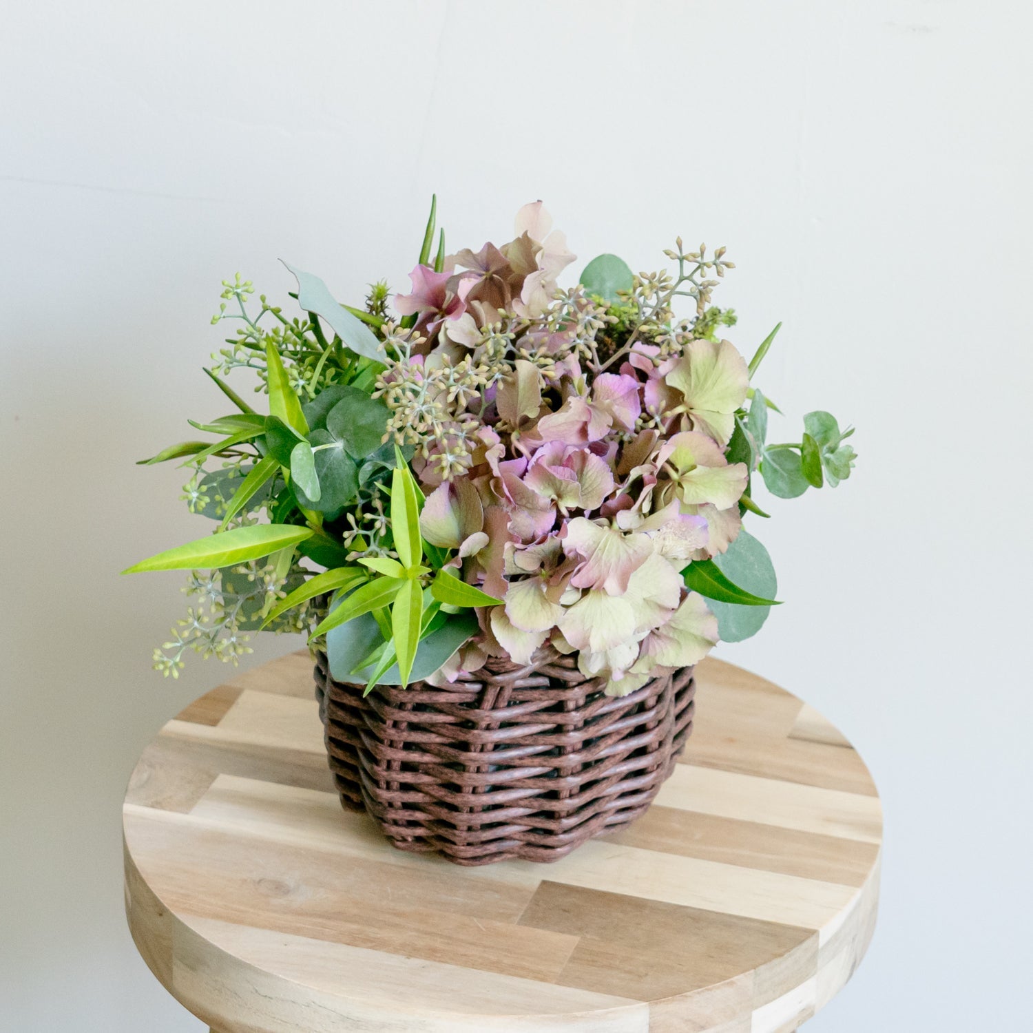 アジサイのギフトをオーダーするならFlower&Plants tette │ 「手から手へ、想いを運ぶフラワーショップ」【板橋駅徒歩4分】【熟練フローリスト夫婦が運営】【最短2営業日で発送】【24時間365日注文OK】【ギフトは3300円〜】フラワーギフトを手から手へ、想いを込めたブーケやアレンジメントで大切な人に感謝と愛情を。シーンや用途に合わせて選びやすい豊富な種