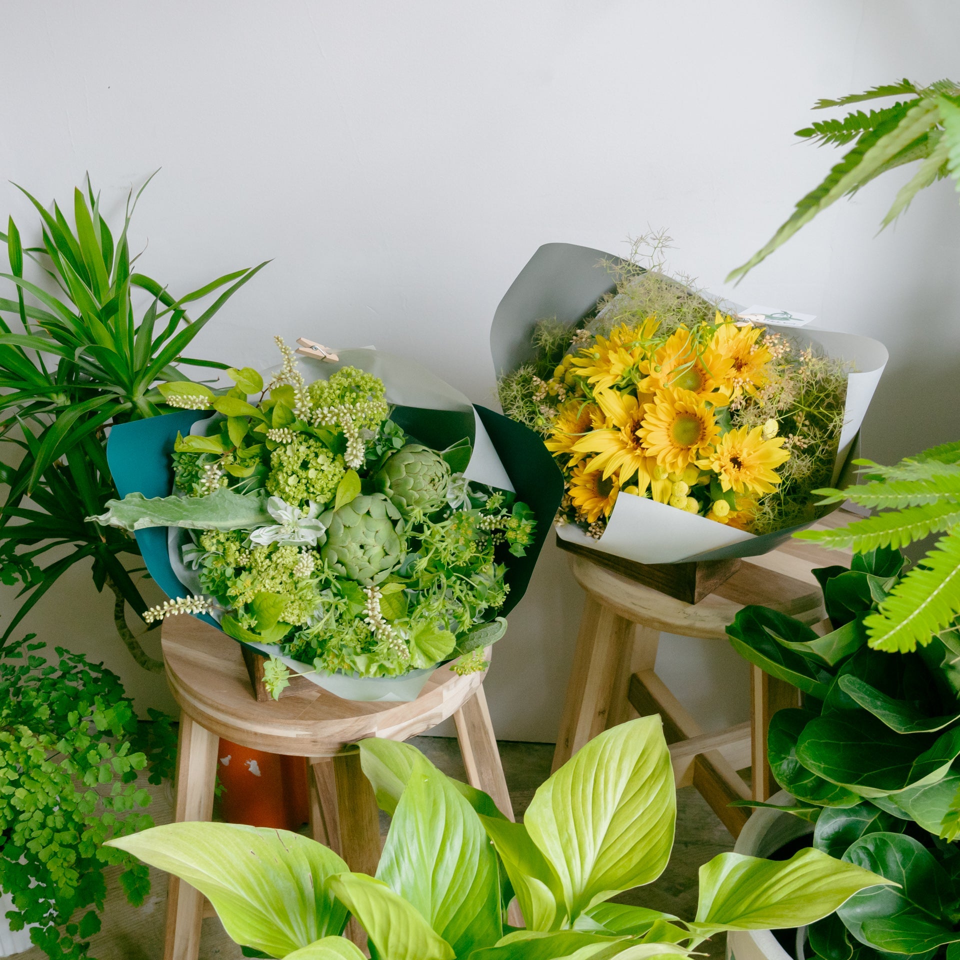 父の日ギフト用ブーケをオーダーするならFlower&Plants tette │ 「手から手へ、想いを運ぶフラワーショップ」【板橋駅徒歩4分】【熟練フローリスト夫婦が運営】【最短2営業日で発送】【24時間365日注文OK】【ギフトは3300円〜】フラワーギフトを手から手へ、想いを込めたブーケやアレンジメントで大切な人に感謝と愛情を。シーンや用途に合わせて選びやすい豊富な種