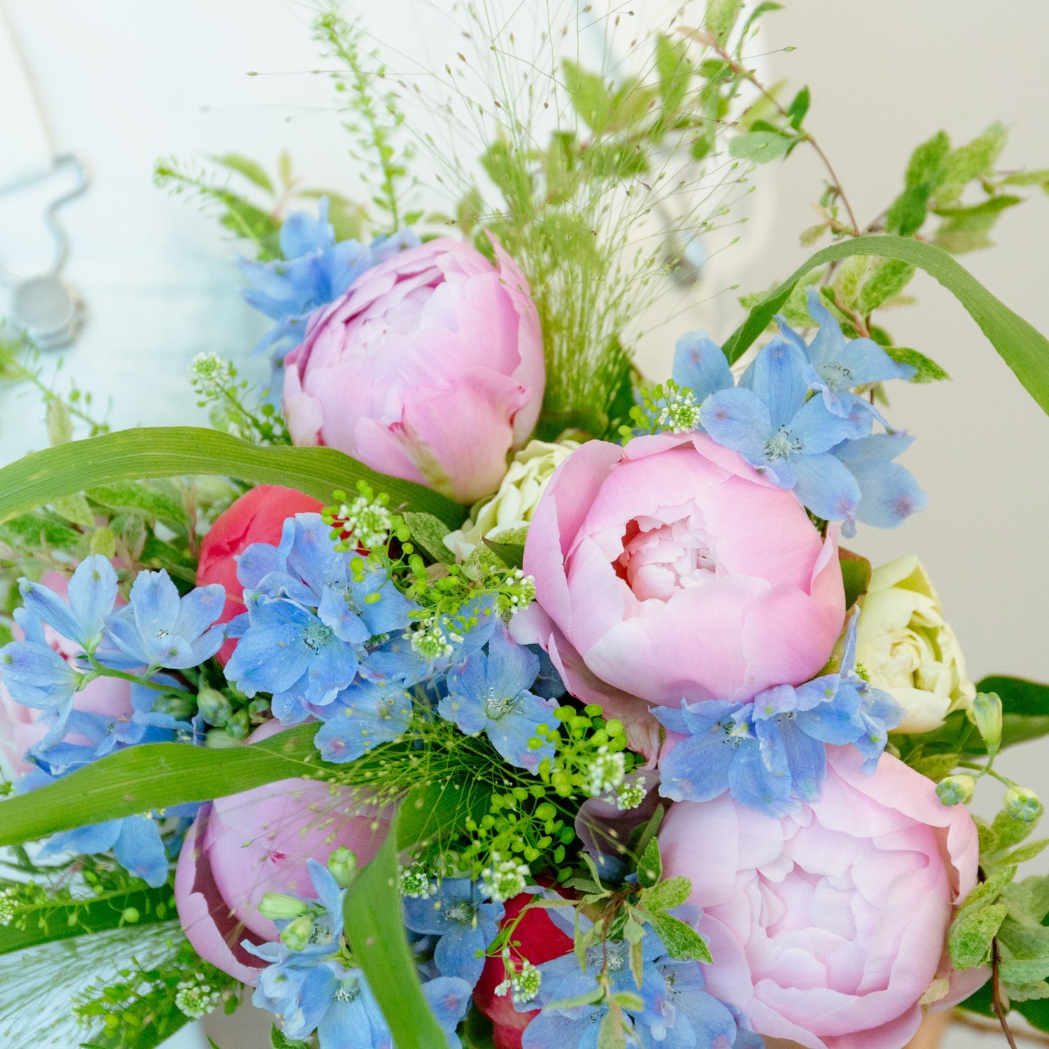 芍薬のギフトをオーダーするならFlower&Plants tette │ 「手から手へ、想いを運ぶフラワーショップ」【板橋駅徒歩4分】【熟練フローリスト夫婦が運営】【最短2営業日で発送】【24時間365日注文OK】【ギフトは3300円〜】フラワーギフトを手から手へ、想いを込めたブーケやアレンジメントで大切な人に感謝と愛情を。シーンや用途に合わせて選びやすい豊富な種