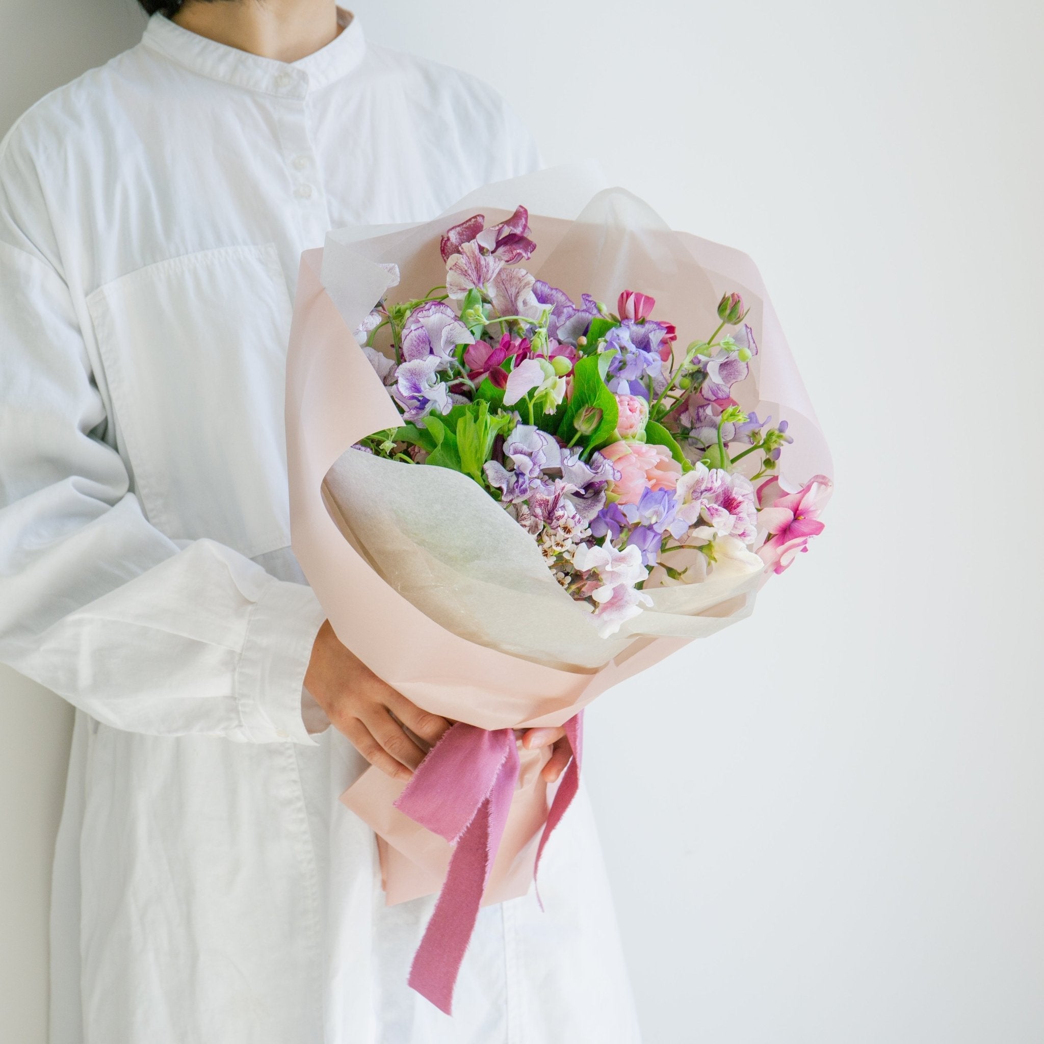 オーダーメイドフラワーブーケをオーダーするならFlower&Plants tette │ 「手から手へ、想いを運ぶフラワーショップ」【板橋駅徒歩4分】【熟練フローリスト夫婦が運営】【最短2営業日で発送】【24時間365日注文OK】【ギフトは3300円〜】フラワーギフトを手から手へ、想いを込めたブーケやアレンジメントで大切な人に感謝と愛情を。シーンや用途に合わせて選びやすい豊富な種