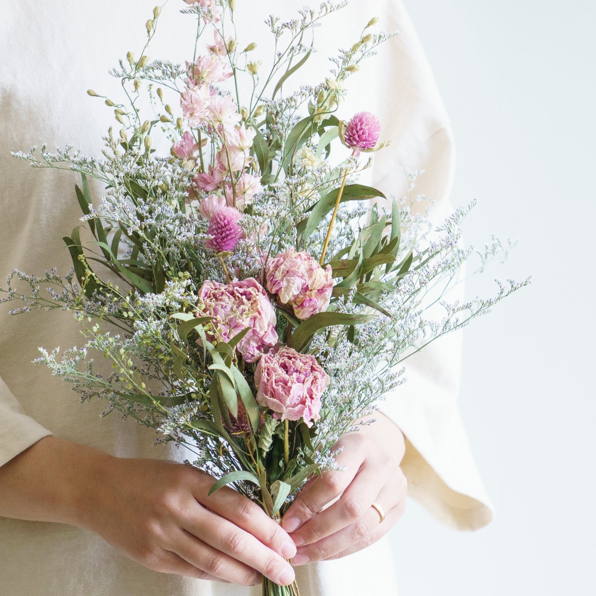 季節のドライフラワー ブーケスワッグをオーダーするならFlower&Plants tette │ 「手から手へ、想いを運ぶフラワーショップ」【板橋駅徒歩4分】【熟練フローリスト夫婦が運営】【最短2営業日で発送】【24時間365日注文OK】【ギフトは3300円〜】フラワーギフトを手から手へ、想いを込めたブーケやアレンジメントで大切な人に感謝と愛情を。シーンや用途に合わせて選びやすい豊富な種