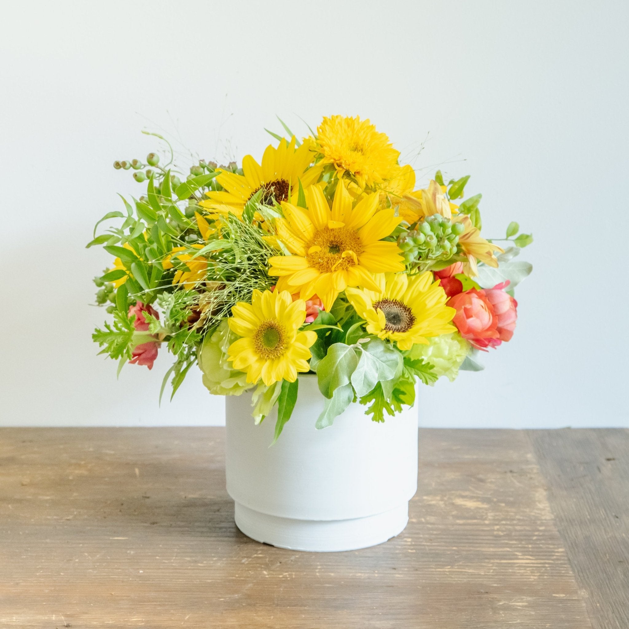 ひまわりのギフトをオーダーするならFlower&Plants tette │ 「手から手へ、想いを運ぶフラワーショップ」【板橋駅徒歩4分】【熟練フローリスト夫婦が運営】【最短2営業日で発送】【24時間365日注文OK】【ギフトは3300円〜】フラワーギフトを手から手へ、想いを込めたブーケやアレンジメントで大切な人に感謝と愛情を。シーンや用途に合わせて選びやすい豊富な種