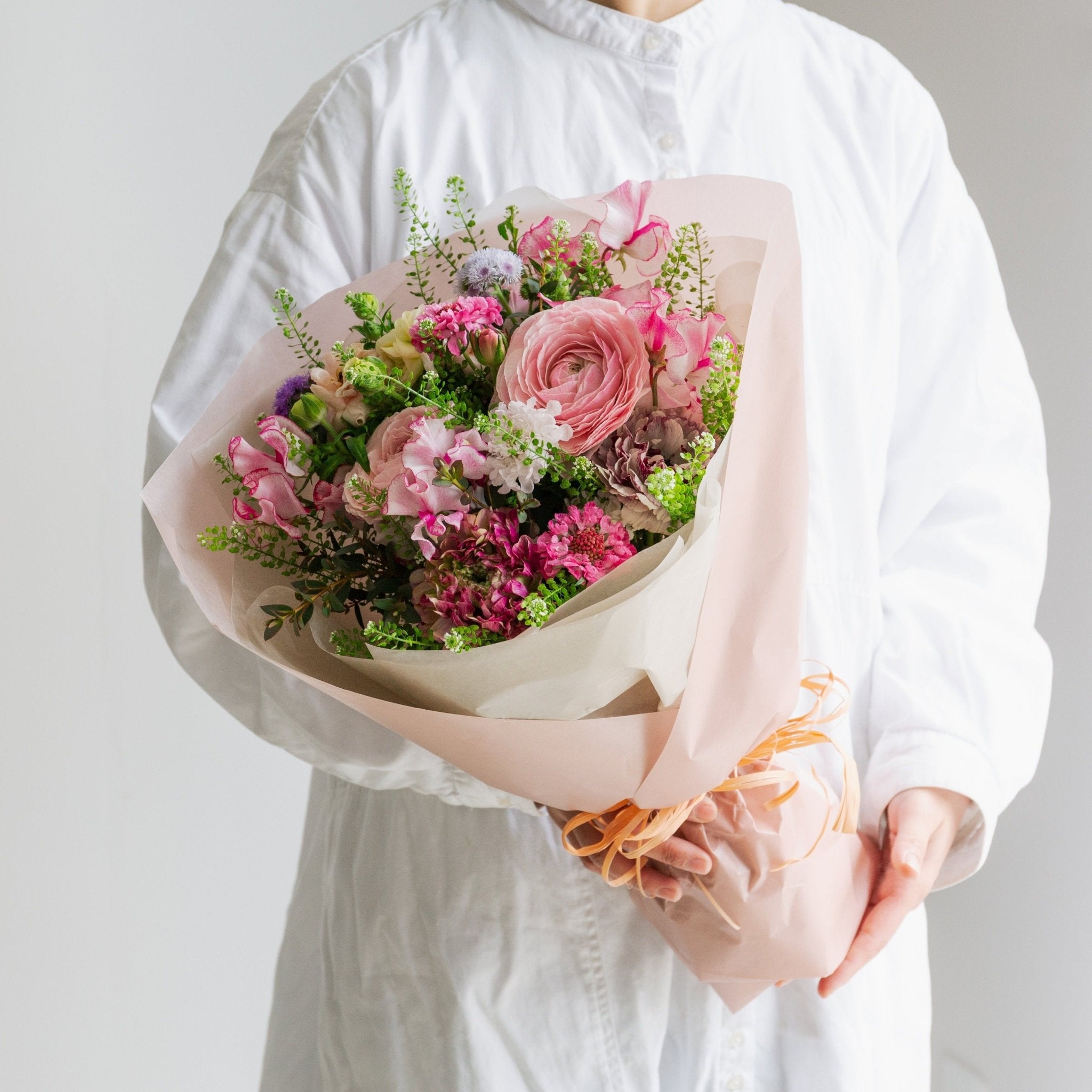 ラナンキュラスのギフトをオーダーするならFlower&Plants tette │ 「手から手へ、想いを運ぶフラワーショップ」【板橋駅徒歩4分】【熟練フローリスト夫婦が運営】【最短2営業日で発送】【24時間365日注文OK】【ギフトは3300円〜】フラワーギフトを手から手へ、想いを込めたブーケやアレンジメントで大切な人に感謝と愛情を。シーンや用途に合わせて選びやすい豊富な種