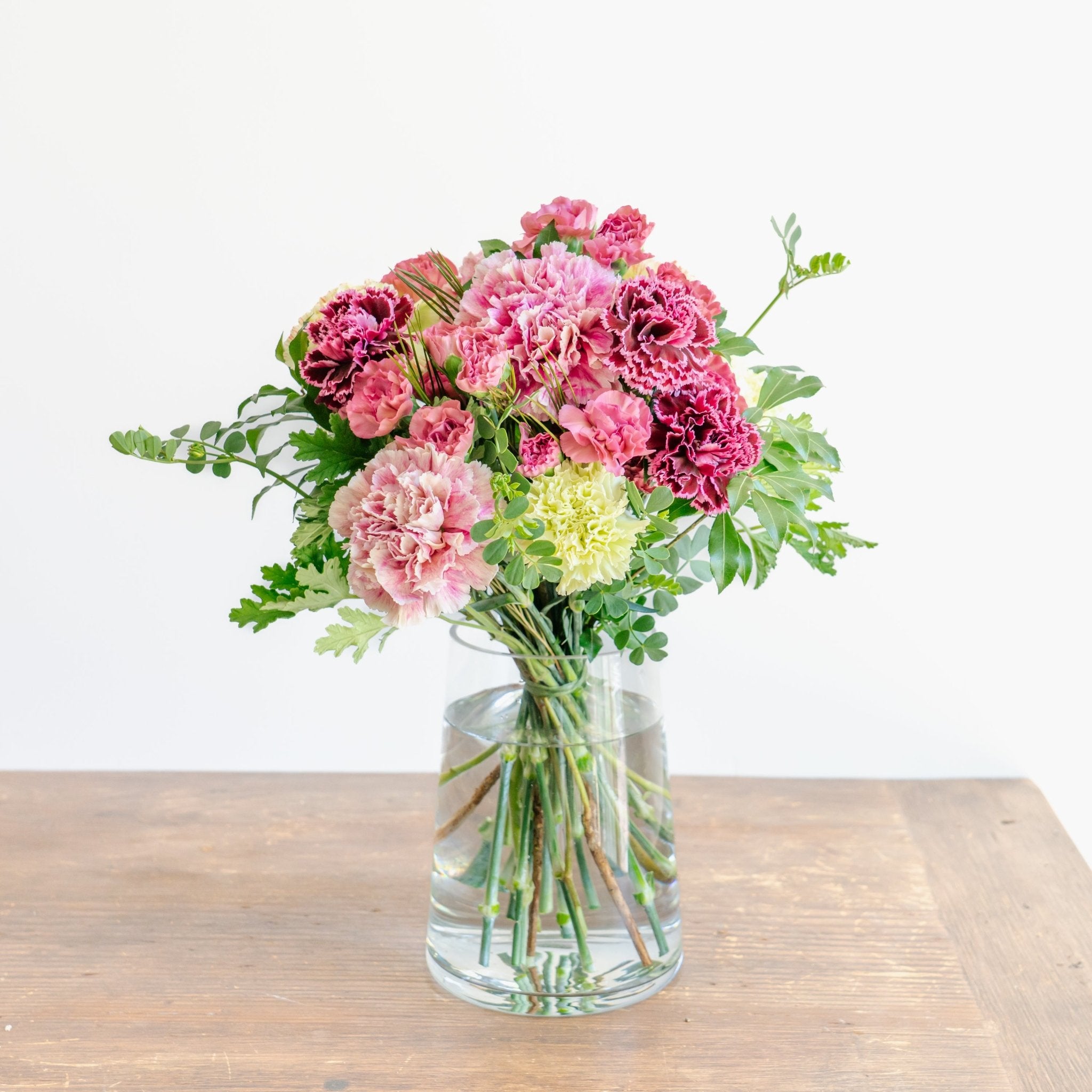 母の日 カーネーションのギフトをオーダーするならFlower&Plants tette │ 「手から手へ、想いを運ぶフラワーショップ」【板橋駅徒歩4分】【熟練フローリスト夫婦が運営】【最短2営業日で発送】【24時間365日注文OK】【ギフトは3300円〜】フラワーギフトを手から手へ、想いを込めたブーケやアレンジメントで大切な人に感謝と愛情を。シーンや用途に合わせて選びやすい豊富な種