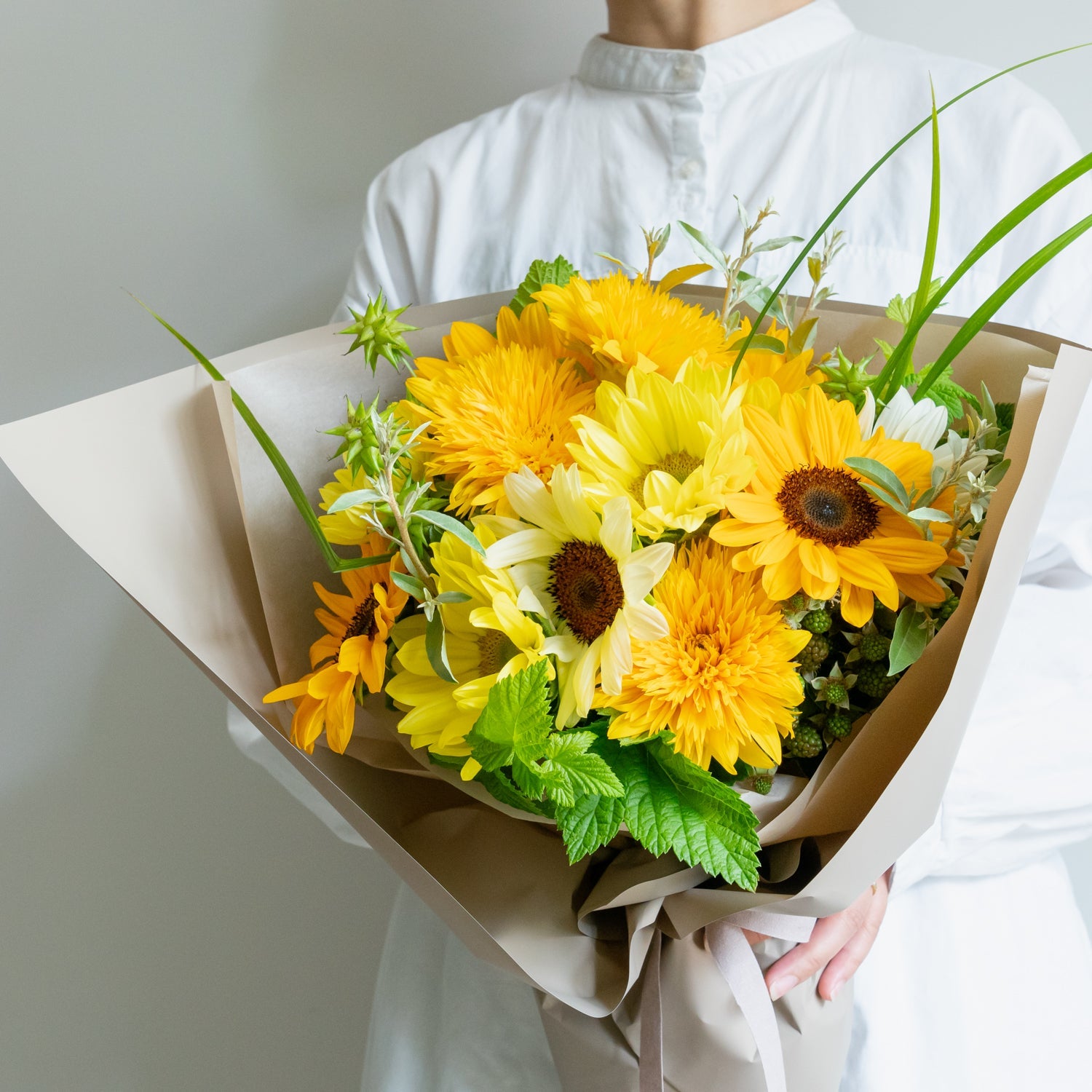 ひまわりのギフトをオーダーするならFlower&Plants tette │ 「手から手へ、想いを運ぶフラワーショップ」【板橋駅徒歩4分】【熟練フローリスト夫婦が運営】【最短2営業日で発送】【24時間365日注文OK】【ギフトは3300円〜】フラワーギフトを手から手へ、想いを込めたブーケやアレンジメントで大切な人に感謝と愛情を。シーンや用途に合わせて選びやすい豊富な種