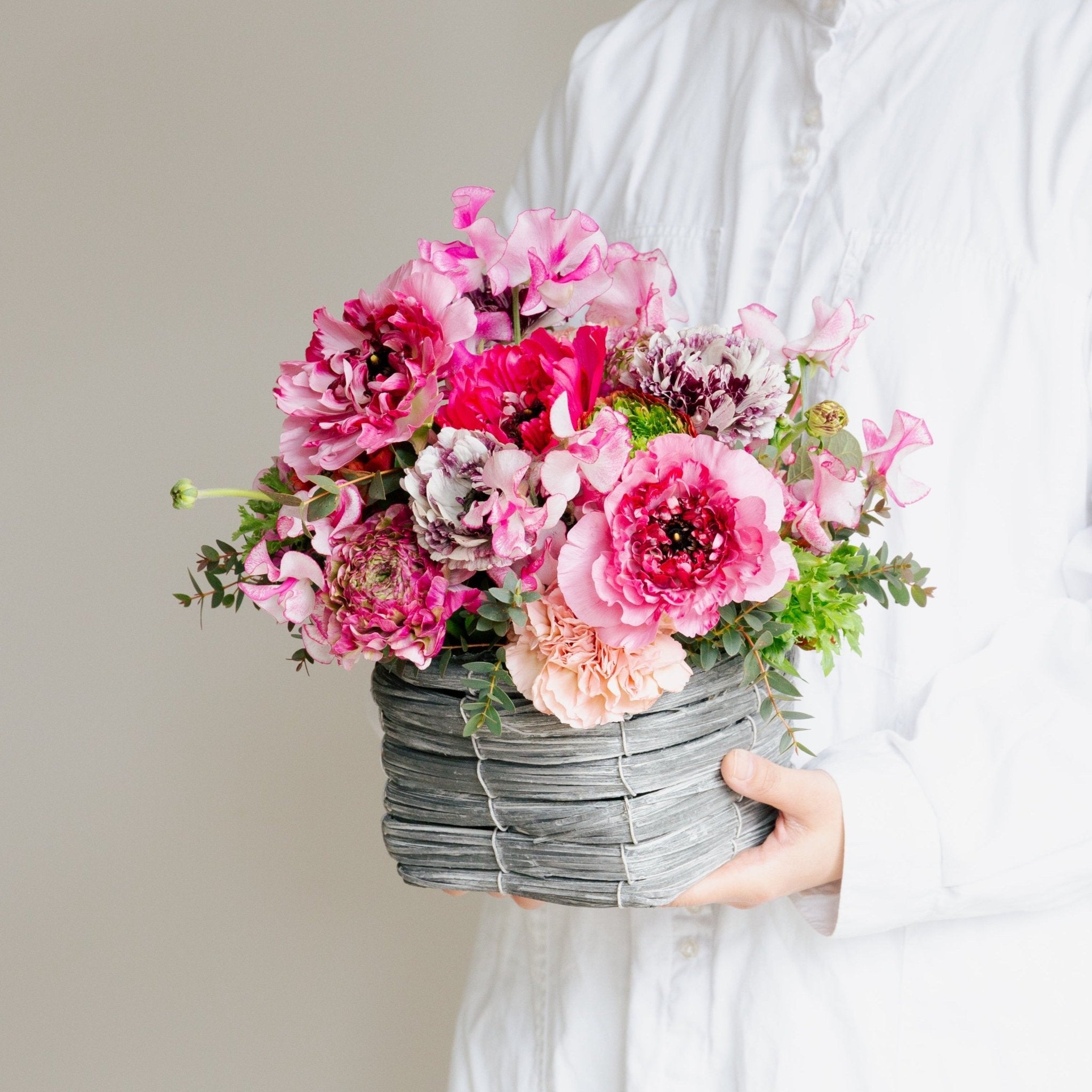 ラナンキュラスのギフトをオーダーするならFlower&Plants tette │ 「手から手へ、想いを運ぶフラワーショップ」【板橋駅徒歩4分】【熟練フローリスト夫婦が運営】【最短2営業日で発送】【24時間365日注文OK】【ギフトは3300円〜】フラワーギフトを手から手へ、想いを込めたブーケやアレンジメントで大切な人に感謝と愛情を。シーンや用途に合わせて選びやすい豊富な種