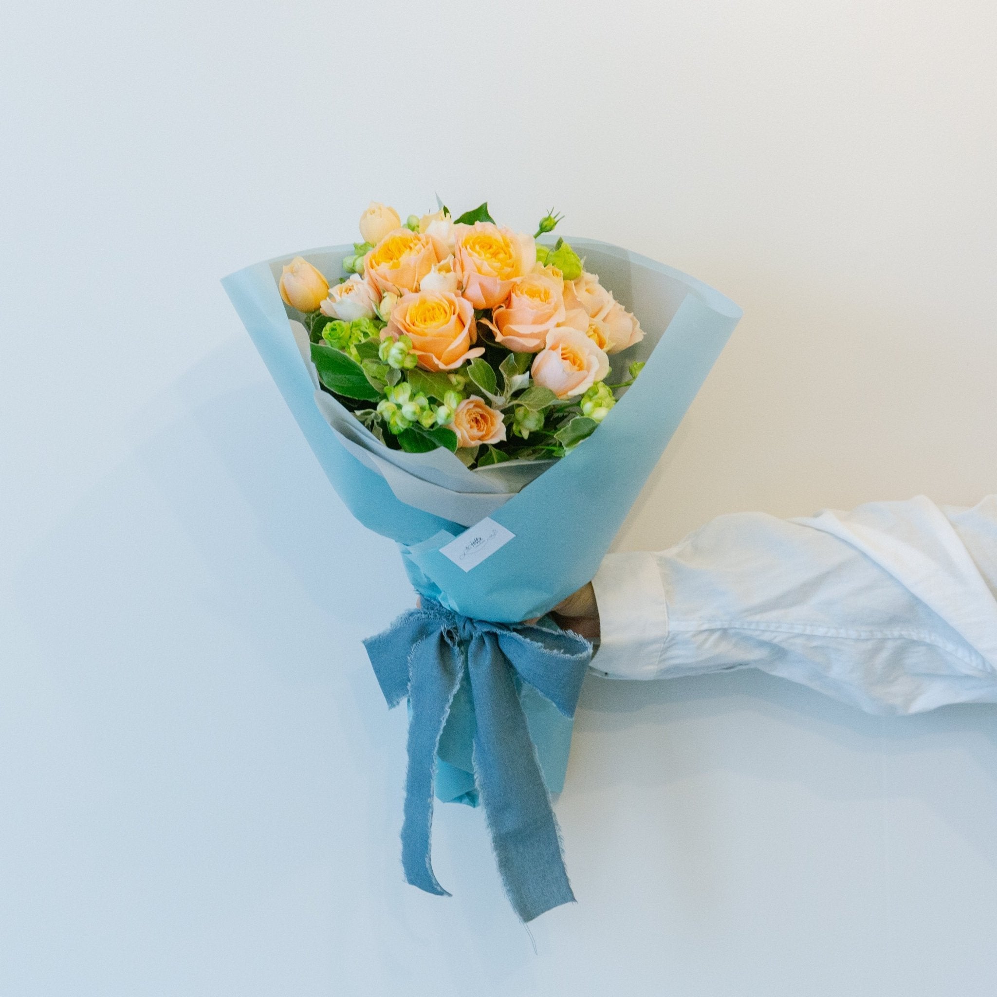 バラのギフトをオーダーするならFlower&Plants tette │ 「手から手へ、想いを運ぶフラワーショップ」【板橋駅徒歩4分】【熟練フローリスト夫婦が運営】【最短2営業日で発送】【24時間365日注文OK】【ギフトは3300円〜】フラワーギフトを手から手へ、想いを込めたブーケやアレンジメントで大切な人に感謝と愛情を。シーンや用途に合わせて選びやすい豊富な種