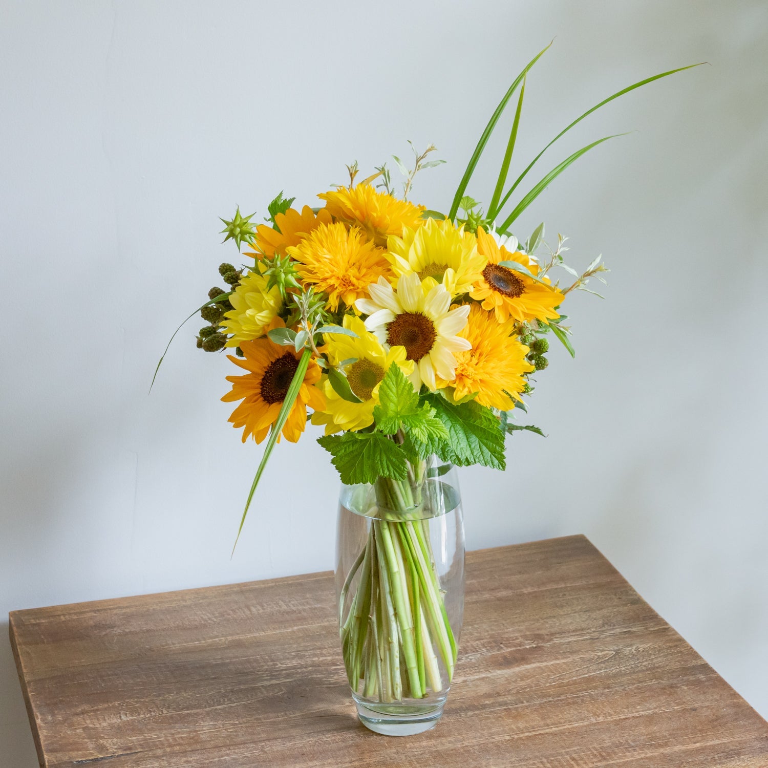 ひまわりのギフトをオーダーするならFlower&Plants tette │ 「手から手へ、想いを運ぶフラワーショップ」【板橋駅徒歩4分】【熟練フローリスト夫婦が運営】【最短2営業日で発送】【24時間365日注文OK】【ギフトは3300円〜】フラワーギフトを手から手へ、想いを込めたブーケやアレンジメントで大切な人に感謝と愛情を。シーンや用途に合わせて選びやすい豊富な種