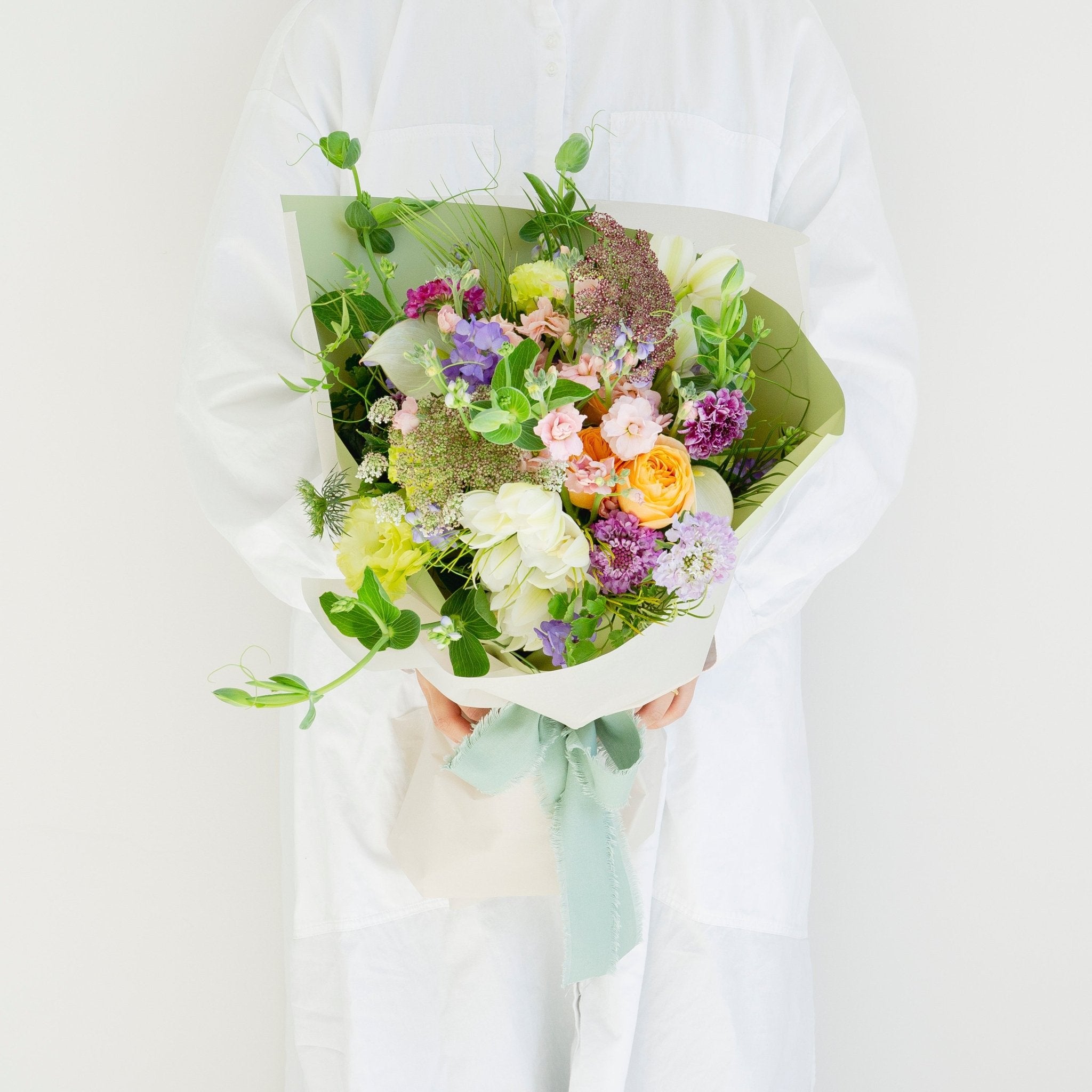 シンビジウムのギフトをオーダーするならFlower&Plants tette │ 「手から手へ、想いを運ぶフラワーショップ」【板橋駅徒歩4分】【熟練フローリスト夫婦が運営】【最短2営業日で発送】【24時間365日注文OK】【ギフトは3300円〜】フラワーギフトを手から手へ、想いを込めたブーケやアレンジメントで大切な人に感謝と愛情を。シーンや用途に合わせて選びやすい豊富な種