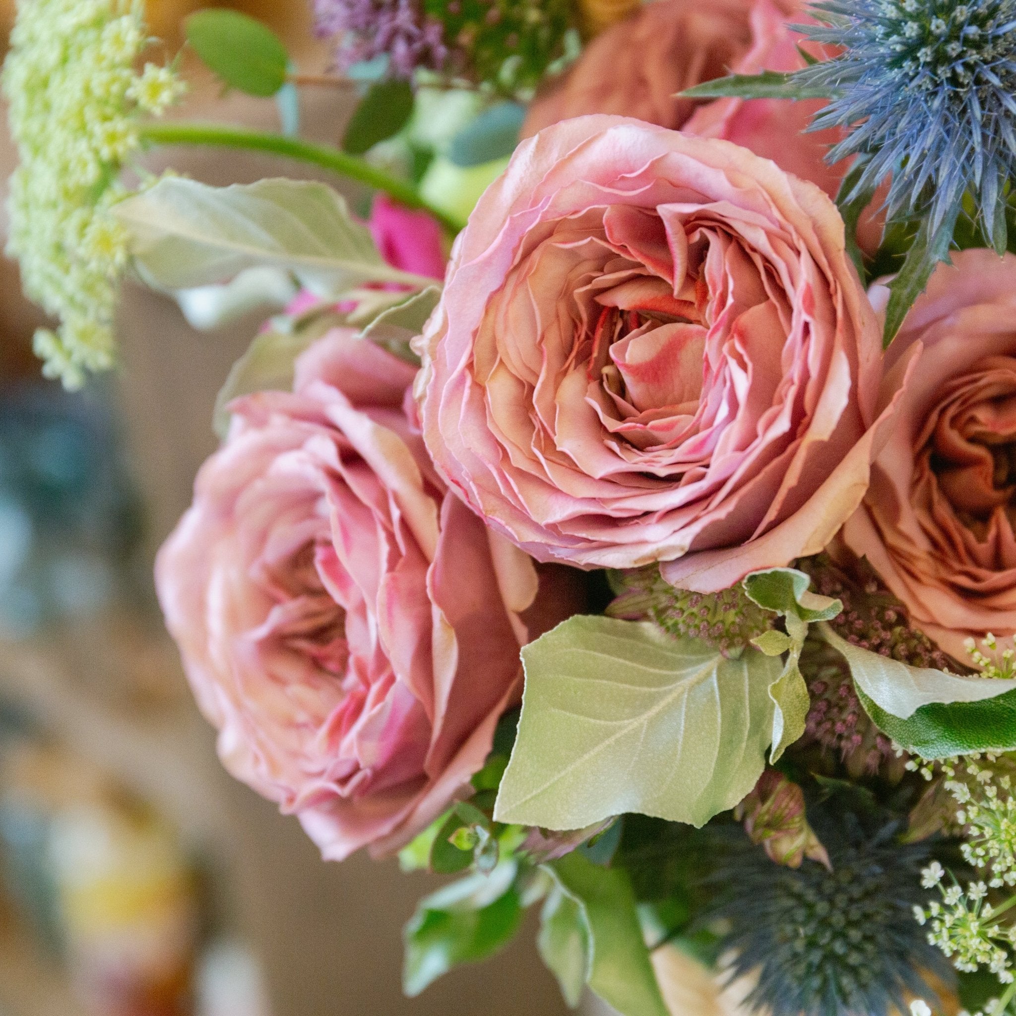 バラのギフトをオーダーするならFlower&Plants tette │ 「手から手へ、想いを運ぶフラワーショップ」【板橋駅徒歩4分】【熟練フローリスト夫婦が運営】【最短2営業日で発送】【24時間365日注文OK】【ギフトは3300円〜】フラワーギフトを手から手へ、想いを込めたブーケやアレンジメントで大切な人に感謝と愛情を。シーンや用途に合わせて選びやすい豊富な種