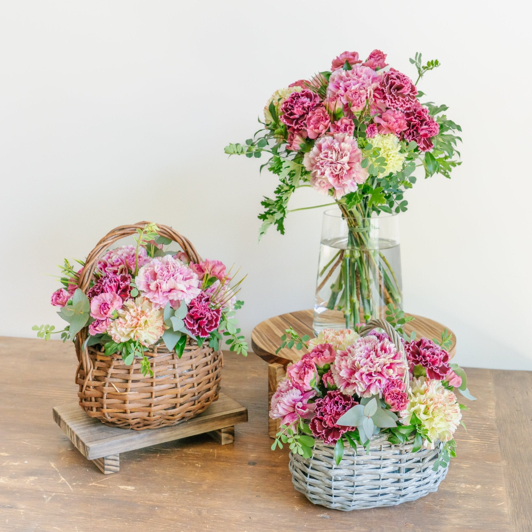 母の日 カーネーションのギフトをオーダーするならFlower&Plants tette │ 「手から手へ、想いを運ぶフラワーショップ」【板橋駅徒歩4分】【熟練フローリスト夫婦が運営】【最短2営業日で発送】【24時間365日注文OK】【ギフトは3300円〜】フラワーギフトを手から手へ、想いを込めたブーケやアレンジメントで大切な人に感謝と愛情を。シーンや用途に合わせて選びやすい豊富な種