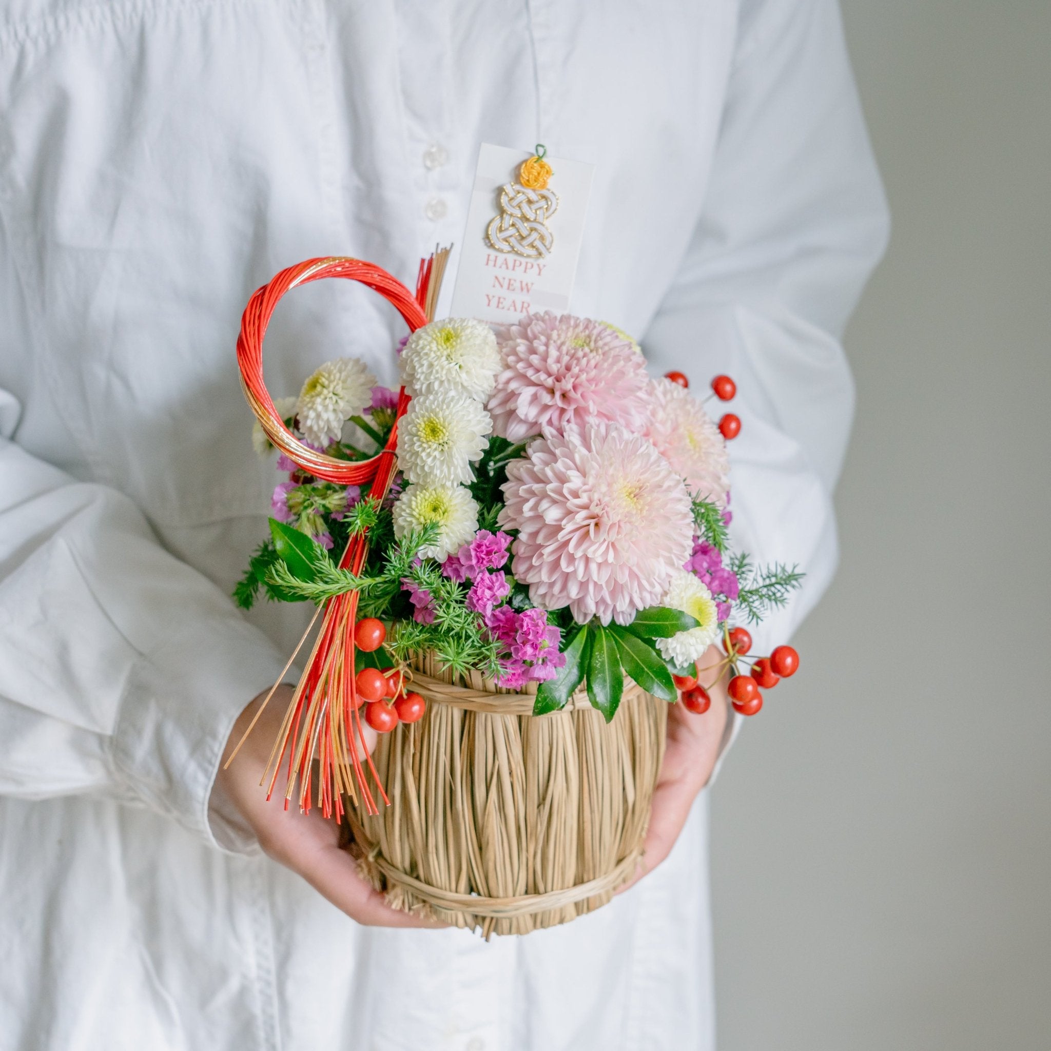 お正月のギフトをオーダーするならFlower&Plants tette │ 「手から手へ、想いを運ぶフラワーショップ」【板橋駅徒歩4分】【熟練フローリスト夫婦が運営】【最短2営業日で発送】【24時間365日注文OK】【ギフトは3300円〜】フラワーギフトを手から手へ、想いを込めたブーケやアレンジメントで大切な人に感謝と愛情を。シーンや用途に合わせて選びやすい豊富な種