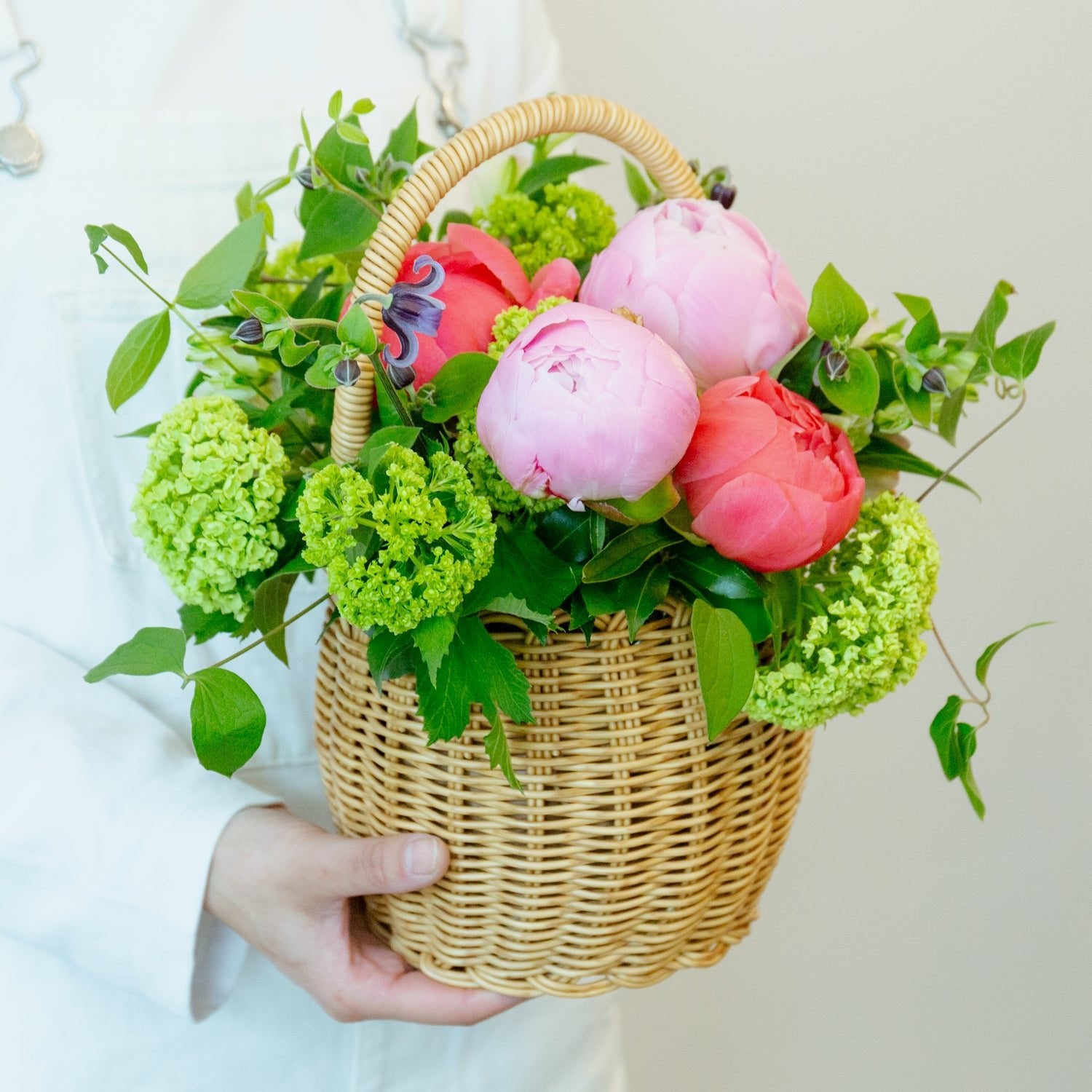 芍薬のギフトをオーダーするならFlower&Plants tette │ 「手から手へ、想いを運ぶフラワーショップ」【板橋駅徒歩4分】【熟練フローリスト夫婦が運営】【最短2営業日で発送】【24時間365日注文OK】【ギフトは3300円〜】フラワーギフトを手から手へ、想いを込めたブーケやアレンジメントで大切な人に感謝と愛情を。シーンや用途に合わせて選びやすい豊富な種