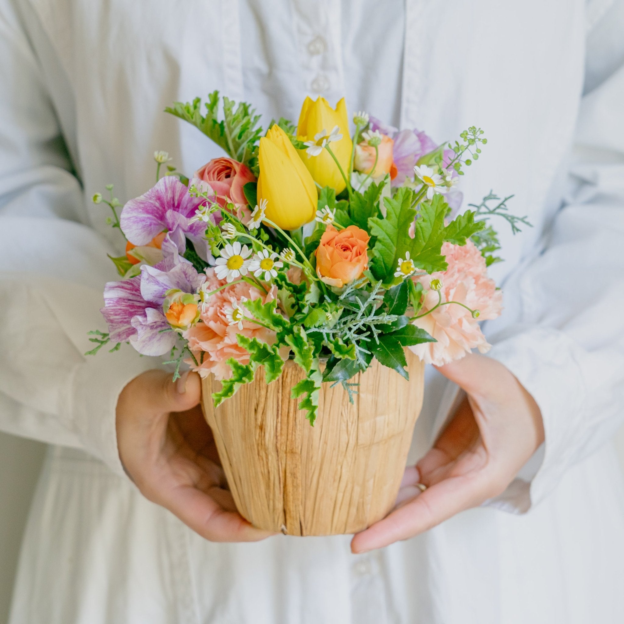 春のミックスギフトをオーダーするならFlower&Plants tette │ 「手から手へ、想いを運ぶフラワーショップ」【板橋駅徒歩4分】【熟練フローリスト夫婦が運営】【最短2営業日で発送】【24時間365日注文OK】【ギフトは3300円〜】フラワーギフトを手から手へ、想いを込めたブーケやアレンジメントで大切な人に感謝と愛情を。シーンや用途に合わせて選びやすい豊富な種