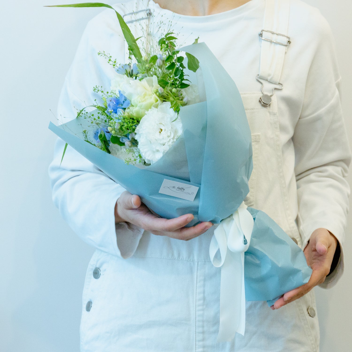 芍薬のギフトをオーダーするならFlower&Plants tette │ 「手から手へ、想いを運ぶフラワーショップ」【板橋駅徒歩4分】【熟練フローリスト夫婦が運営】【最短2営業日で発送】【24時間365日注文OK】【ギフトは3300円〜】フラワーギフトを手から手へ、想いを込めたブーケやアレンジメントで大切な人に感謝と愛情を。シーンや用途に合わせて選びやすい豊富な種