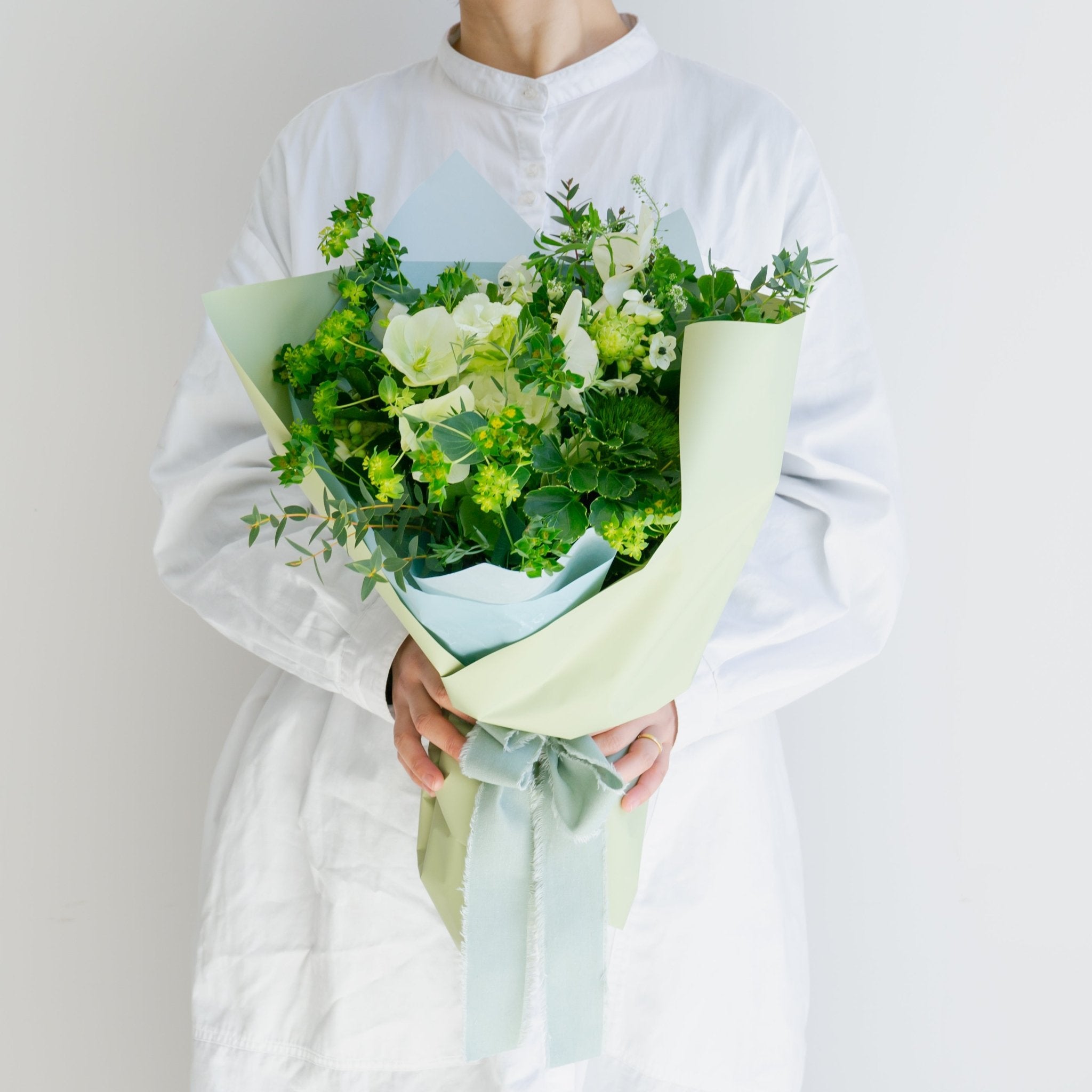 クリスマスローズのギフトをオーダーするならFlower&Plants tette │ 「手から手へ、想いを運ぶフラワーショップ」【板橋駅徒歩4分】【熟練フローリスト夫婦が運営】【最短2営業日で発送】【24時間365日注文OK】【ギフトは3300円〜】フラワーギフトを手から手へ、想いを込めたブーケやアレンジメントで大切な人に感謝と愛情を。シーンや用途に合わせて選びやすい豊富な種