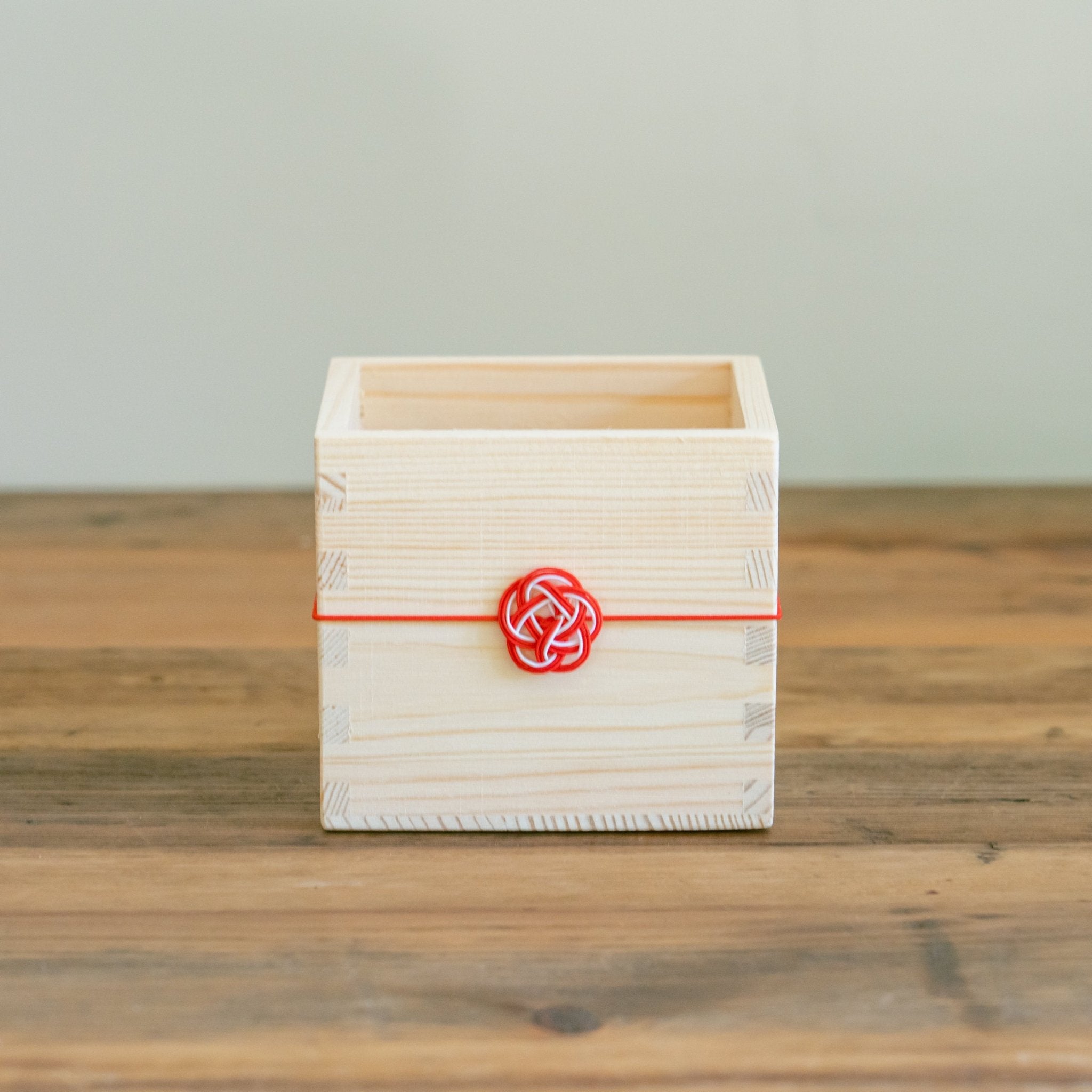 お正月のギフトをオーダーするならFlower&Plants tette │ 「手から手へ、想いを運ぶフラワーショップ」【板橋駅徒歩4分】【熟練フローリスト夫婦が運営】【最短2営業日で発送】【24時間365日注文OK】【ギフトは3300円〜】フラワーギフトを手から手へ、想いを込めたブーケやアレンジメントで大切な人に感謝と愛情を。シーンや用途に合わせて選びやすい豊富な種