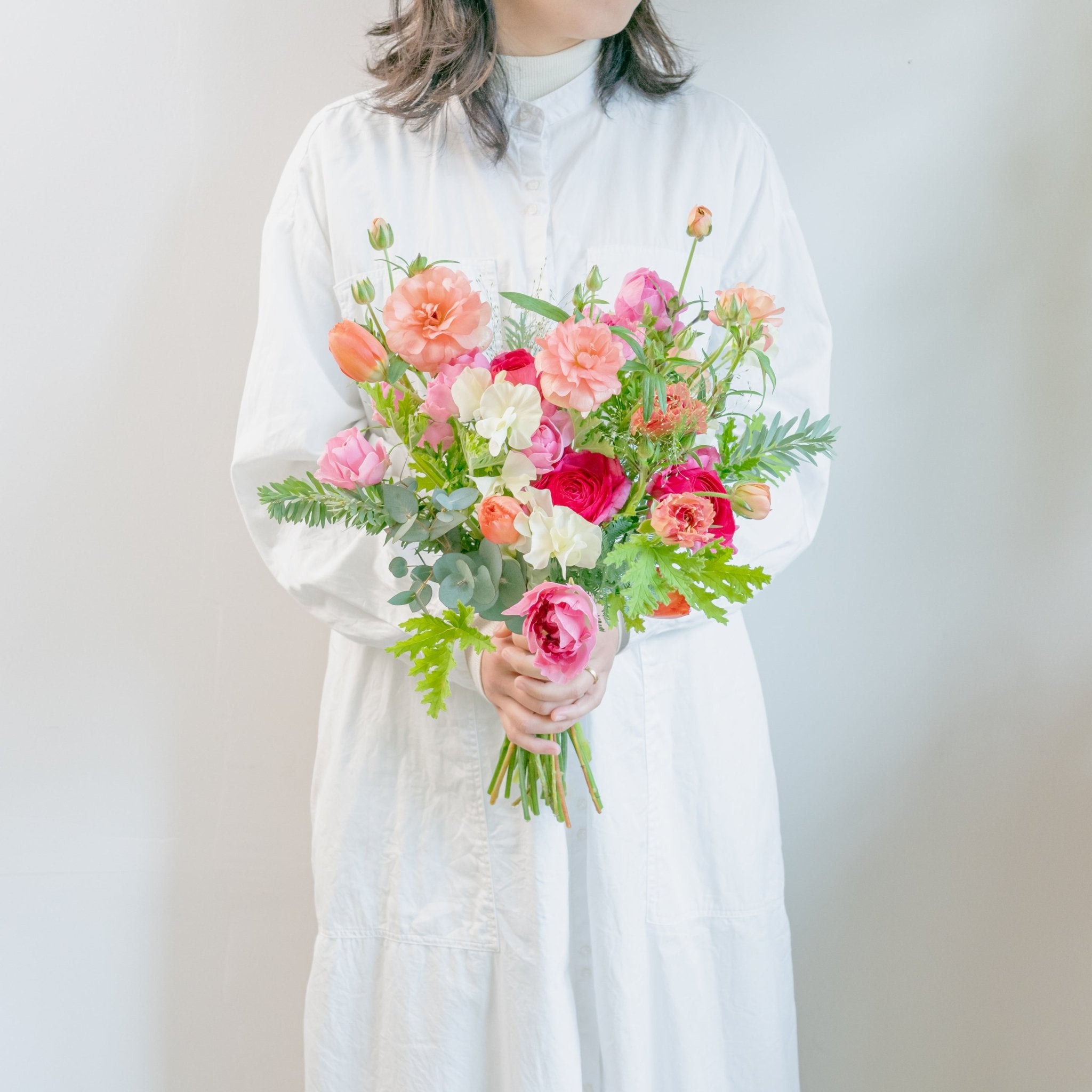 バレンタインブーケをオーダーするならFlower&Plants tette │ 「手から手へ、想いを運ぶフラワーショップ」【板橋駅徒歩4分】【熟練フローリスト夫婦が運営】【最短2営業日で発送】【24時間365日注文OK】【ギフトは3300円〜】フラワーギフトを手から手へ、想いを込めたブーケやアレンジメントで大切な人に感謝と愛情を。シーンや用途に合わせて選びやすい豊富な種
