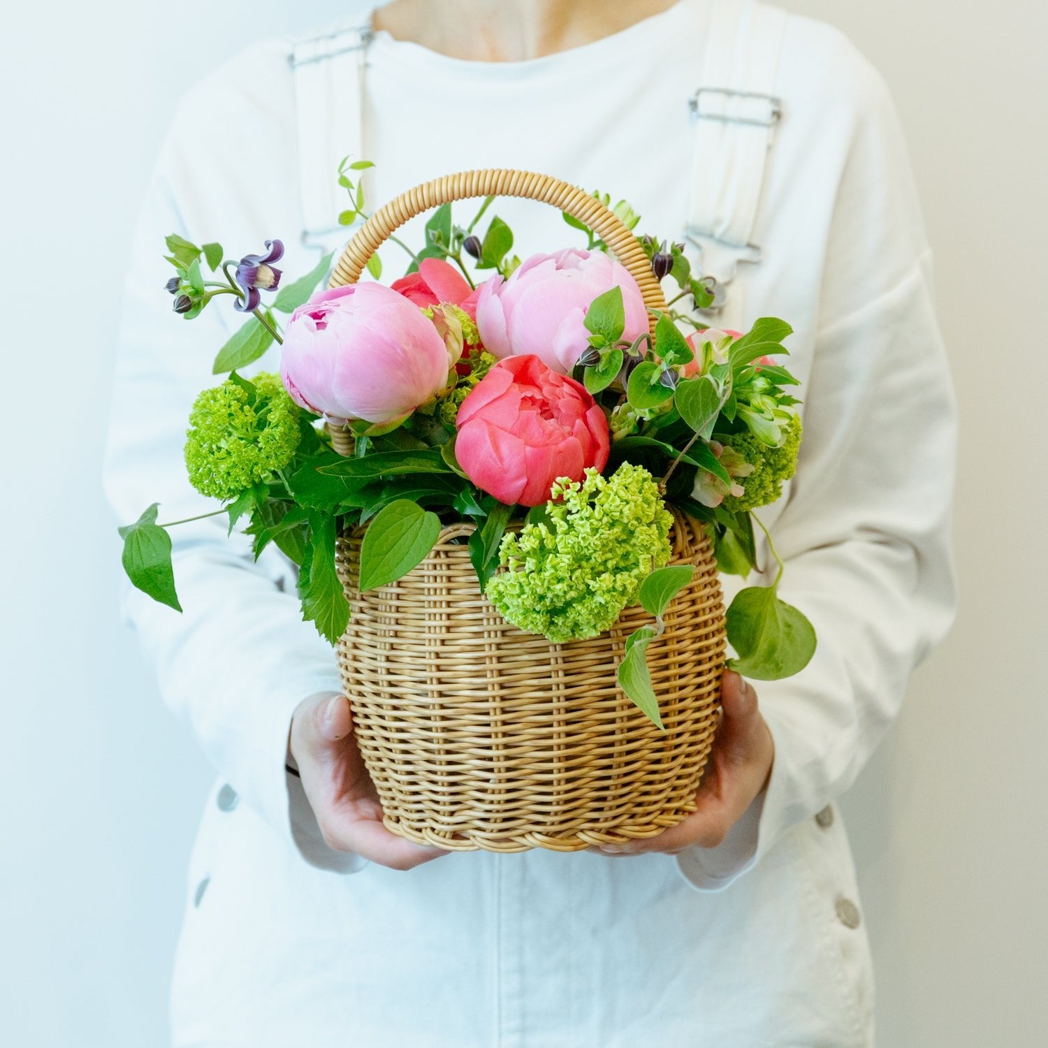 芍薬のギフトをオーダーするならFlower&Plants tette │ 「手から手へ、想いを運ぶフラワーショップ」【板橋駅徒歩4分】【熟練フローリスト夫婦が運営】【最短2営業日で発送】【24時間365日注文OK】【ギフトは3300円〜】フラワーギフトを手から手へ、想いを込めたブーケやアレンジメントで大切な人に感謝と愛情を。シーンや用途に合わせて選びやすい豊富な種
