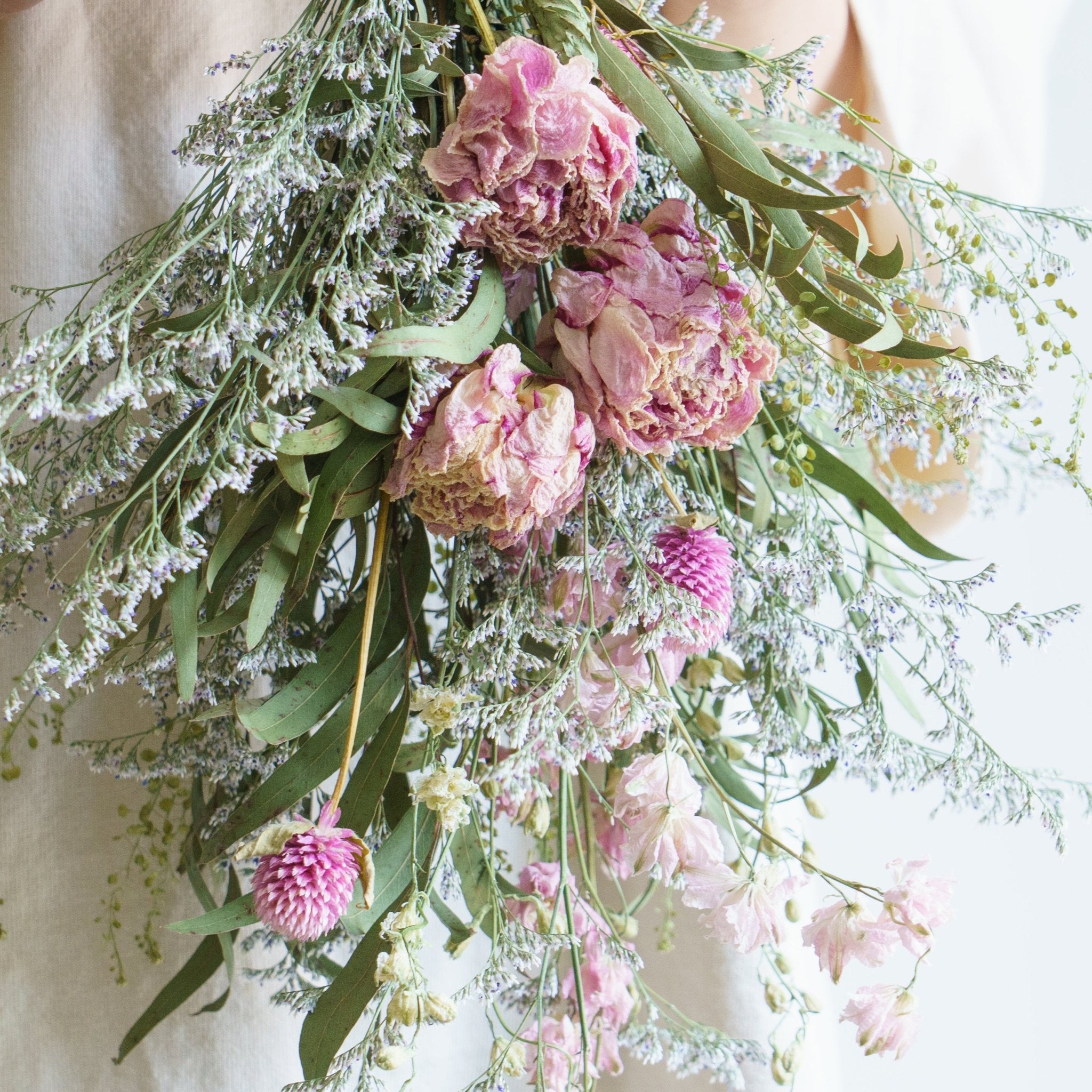 季節のドライフラワー ブーケスワッグをオーダーするならFlower&Plants tette │ 「手から手へ、想いを運ぶフラワーショップ」【板橋駅徒歩4分】【熟練フローリスト夫婦が運営】【最短2営業日で発送】【24時間365日注文OK】【ギフトは3300円〜】フラワーギフトを手から手へ、想いを込めたブーケやアレンジメントで大切な人に感謝と愛情を。シーンや用途に合わせて選びやすい豊富な種