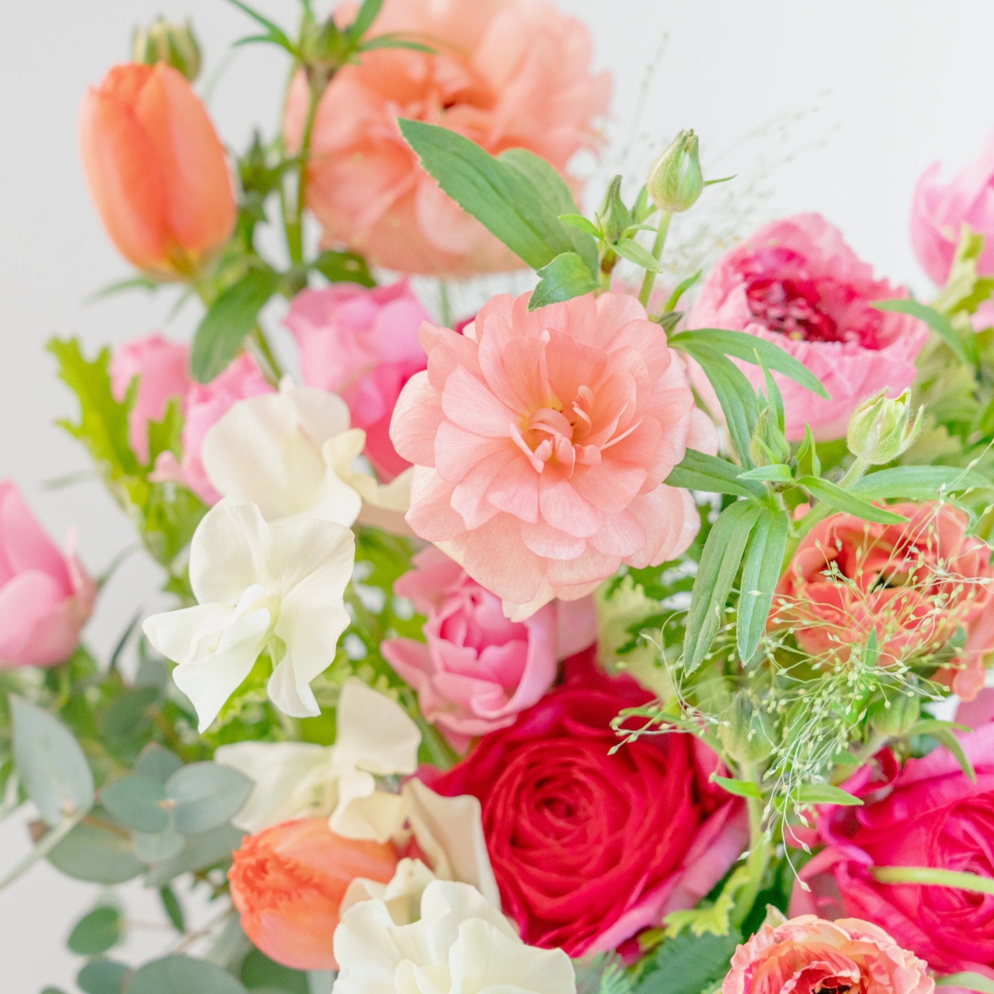 バレンタインブーケをオーダーするならFlower&Plants tette │ 「手から手へ、想いを運ぶフラワーショップ」【板橋駅徒歩4分】【熟練フローリスト夫婦が運営】【最短2営業日で発送】【24時間365日注文OK】【ギフトは3300円〜】フラワーギフトを手から手へ、想いを込めたブーケやアレンジメントで大切な人に感謝と愛情を。シーンや用途に合わせて選びやすい豊富な種