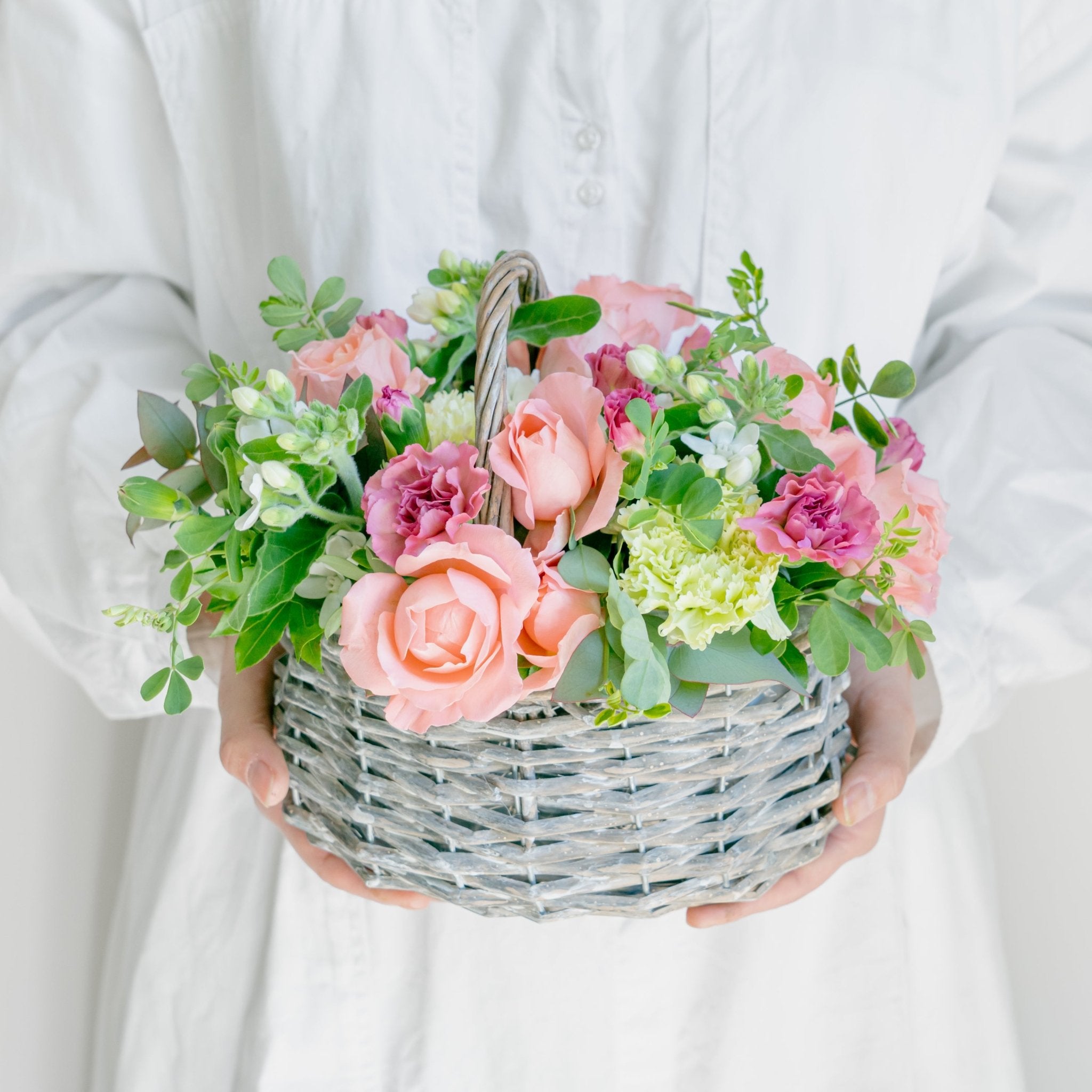 母の日 バラのギフトをオーダーするならFlower&Plants tette │ 「手から手へ、想いを運ぶフラワーショップ」【板橋駅徒歩4分】【熟練フローリスト夫婦が運営】【最短2営業日で発送】【24時間365日注文OK】【ギフトは3300円〜】フラワーギフトを手から手へ、想いを込めたブーケやアレンジメントで大切な人に感謝と愛情を。シーンや用途に合わせて選びやすい豊富な種