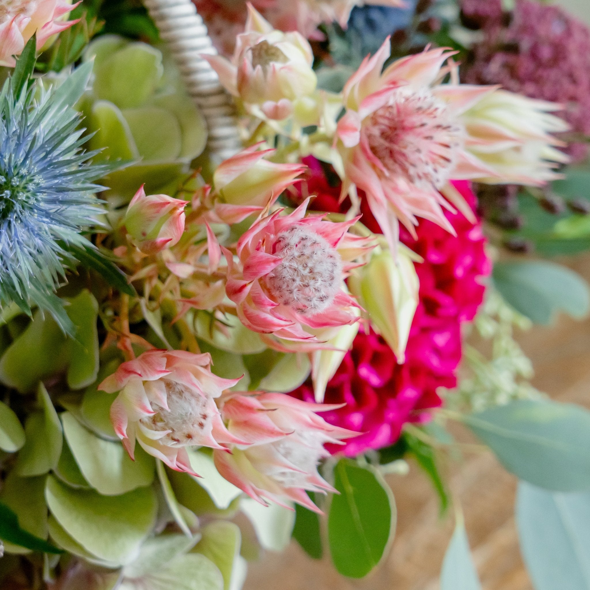 セルリアのギフトをオーダーするならFlower&Plants tette │ 「手から手へ、想いを運ぶフラワーショップ」【板橋駅徒歩4分】【熟練フローリスト夫婦が運営】【最短2営業日で発送】【24時間365日注文OK】【ギフトは3300円〜】フラワーギフトを手から手へ、想いを込めたブーケやアレンジメントで大切な人に感謝と愛情を。シーンや用途に合わせて選びやすい豊富な種