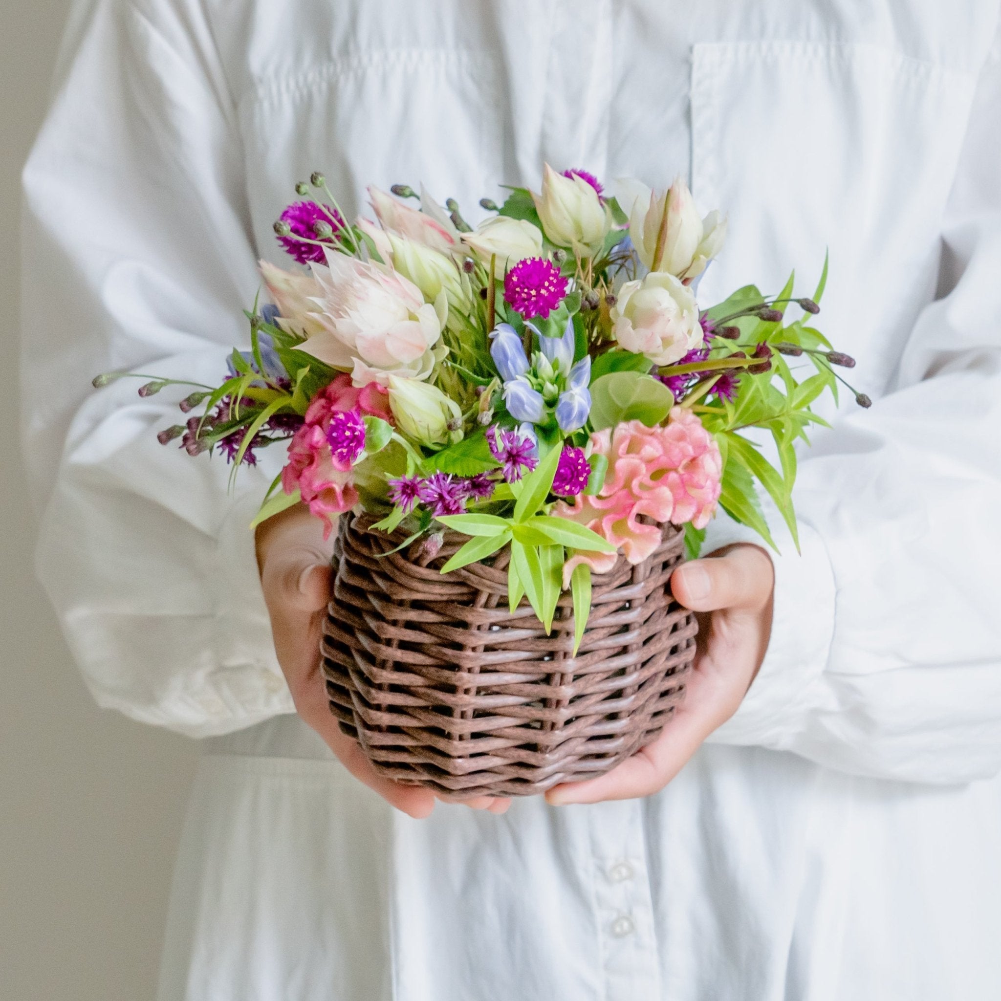 セルリアのギフトをオーダーするならFlower&Plants tette │ 「手から手へ、想いを運ぶフラワーショップ」【板橋駅徒歩4分】【熟練フローリスト夫婦が運営】【最短2営業日で発送】【24時間365日注文OK】【ギフトは3300円〜】フラワーギフトを手から手へ、想いを込めたブーケやアレンジメントで大切な人に感謝と愛情を。シーンや用途に合わせて選びやすい豊富な種