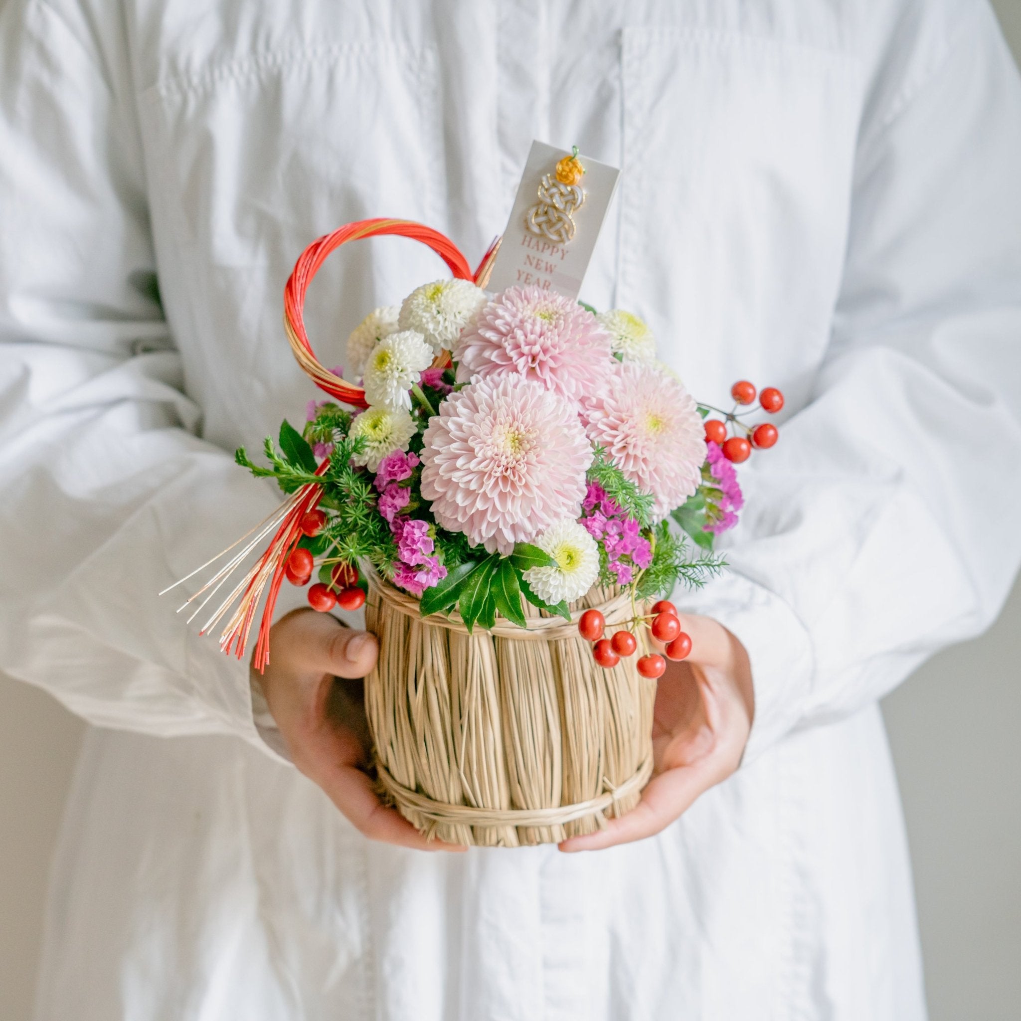 お正月のギフトをオーダーするならFlower&Plants tette │ 「手から手へ、想いを運ぶフラワーショップ」【板橋駅徒歩4分】【熟練フローリスト夫婦が運営】【最短2営業日で発送】【24時間365日注文OK】【ギフトは3300円〜】フラワーギフトを手から手へ、想いを込めたブーケやアレンジメントで大切な人に感謝と愛情を。シーンや用途に合わせて選びやすい豊富な種