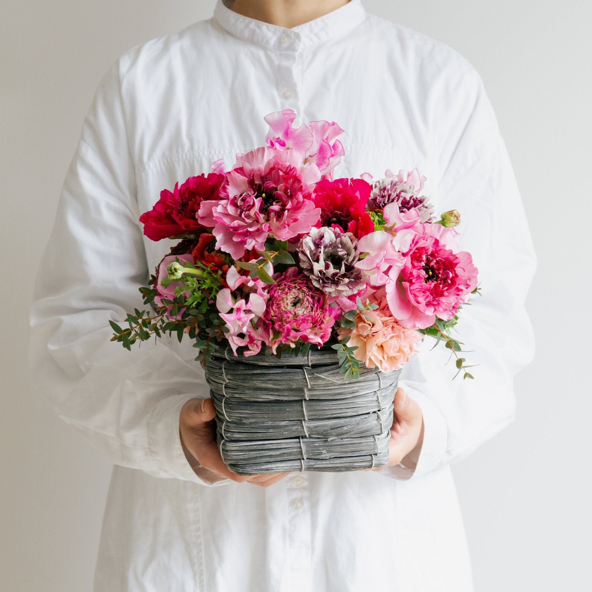 ラナンキュラスのギフトをオーダーするならFlower&Plants tette │ 「手から手へ、想いを運ぶフラワーショップ」【板橋駅徒歩4分】【熟練フローリスト夫婦が運営】【最短2営業日で発送】【24時間365日注文OK】【ギフトは3300円〜】フラワーギフトを手から手へ、想いを込めたブーケやアレンジメントで大切な人に感謝と愛情を。シーンや用途に合わせて選びやすい豊富な種