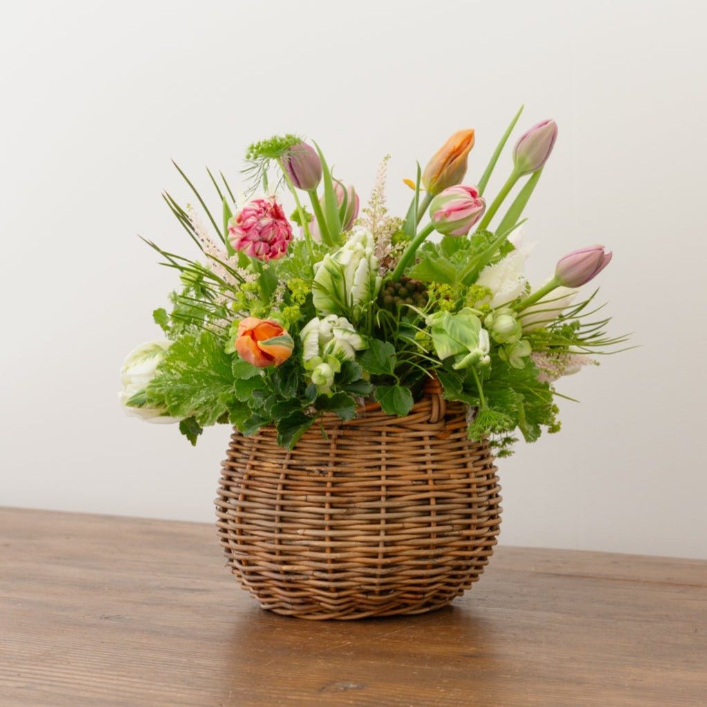 チューリップのギフトをオーダーするならFlower&Plants tette │ 「手から手へ、想いを運ぶフラワーショップ」【板橋駅徒歩4分】【熟練フローリスト夫婦が運営】【最短2営業日で発送】【24時間365日注文OK】【ギフトは3300円〜】フラワーギフトを手から手へ、想いを込めたブーケやアレンジメントで大切な人に感謝と愛情を。シーンや用途に合わせて選びやすい豊富な種