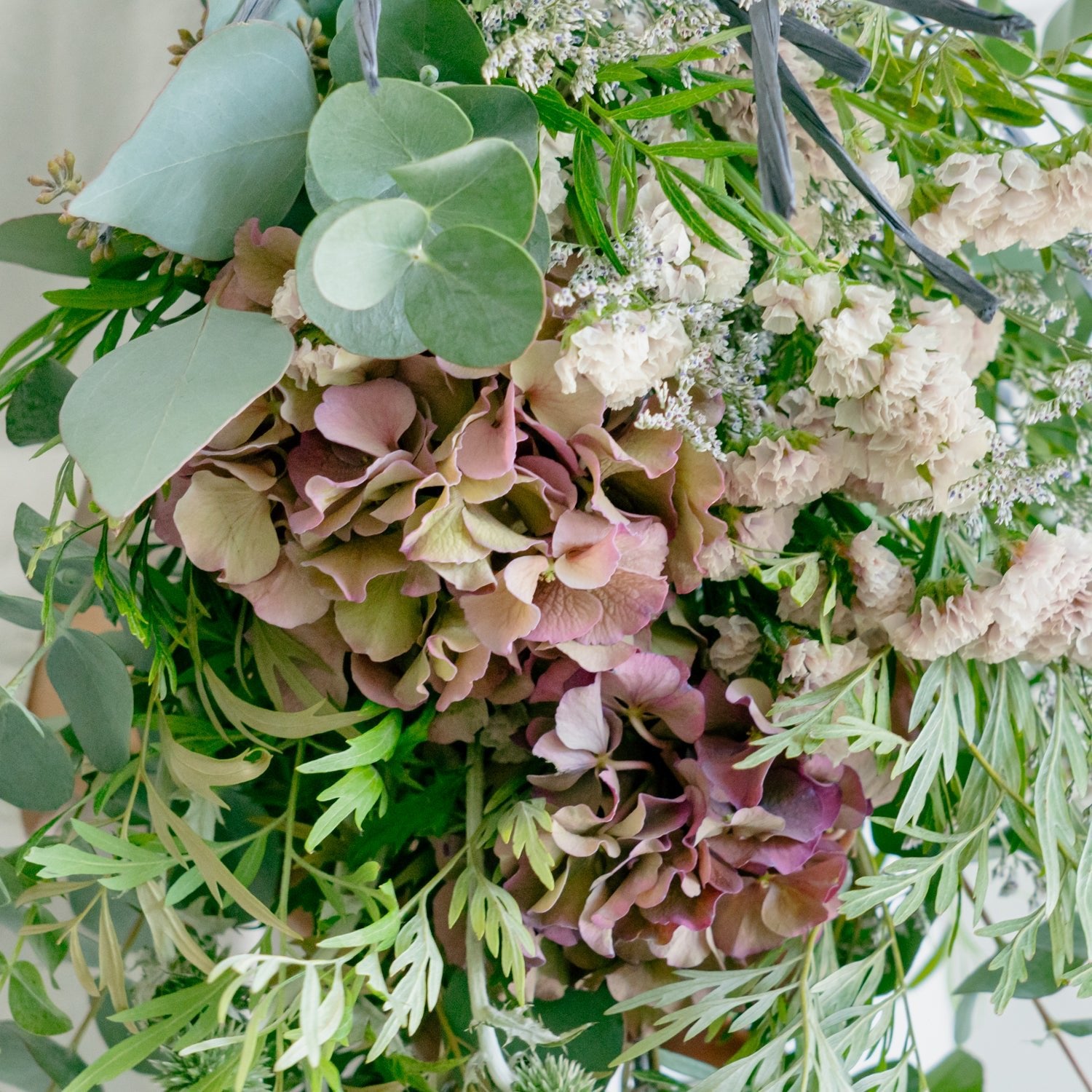 アジサイのギフトをオーダーするならFlower&Plants tette │ 「手から手へ、想いを運ぶフラワーショップ」【板橋駅徒歩4分】【熟練フローリスト夫婦が運営】【最短2営業日で発送】【24時間365日注文OK】【ギフトは3300円〜】フラワーギフトを手から手へ、想いを込めたブーケやアレンジメントで大切な人に感謝と愛情を。シーンや用途に合わせて選びやすい豊富な種