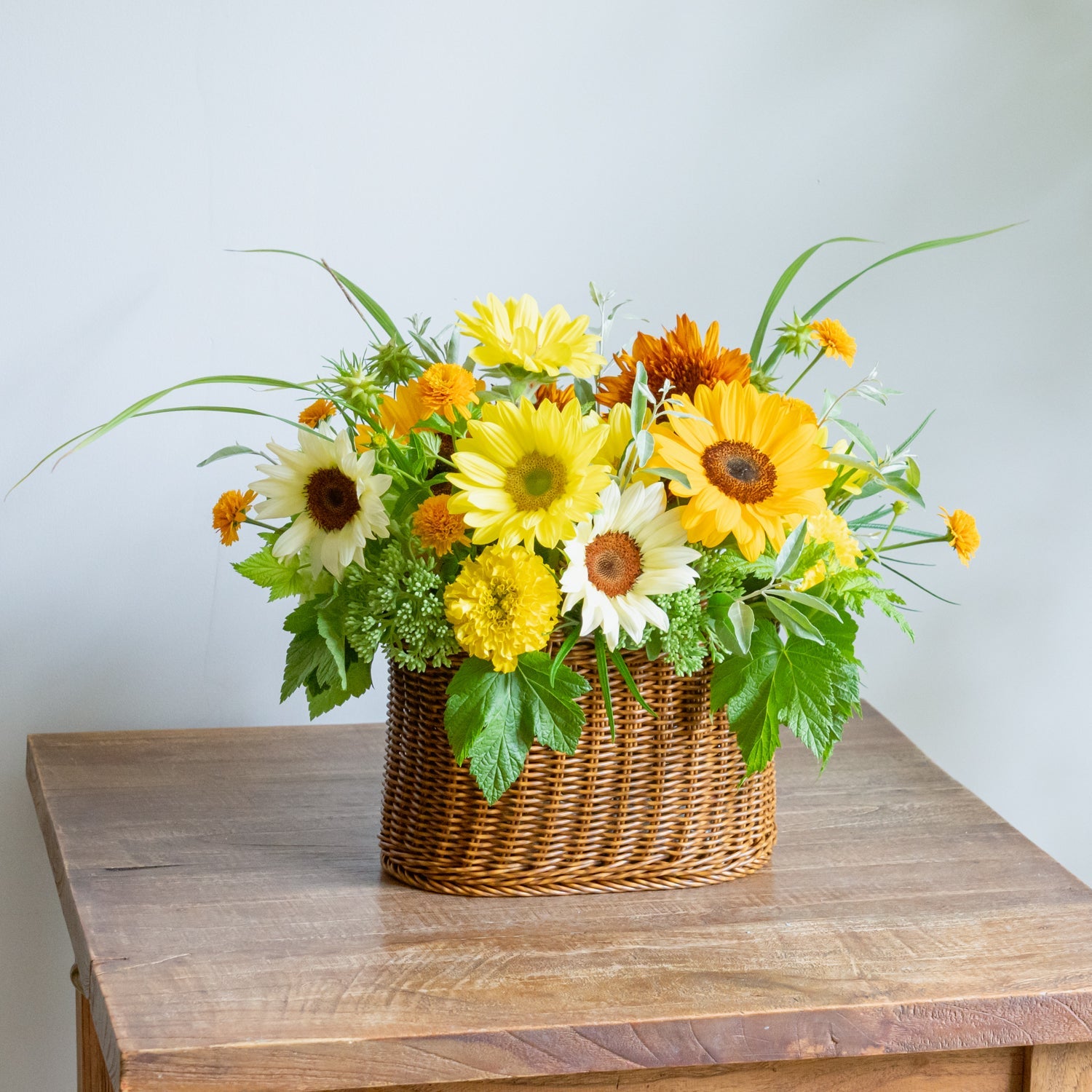 ひまわりのギフトをオーダーするならFlower&Plants tette │ 「手から手へ、想いを運ぶフラワーショップ」【板橋駅徒歩4分】【熟練フローリスト夫婦が運営】【最短2営業日で発送】【24時間365日注文OK】【ギフトは3300円〜】フラワーギフトを手から手へ、想いを込めたブーケやアレンジメントで大切な人に感謝と愛情を。シーンや用途に合わせて選びやすい豊富な種