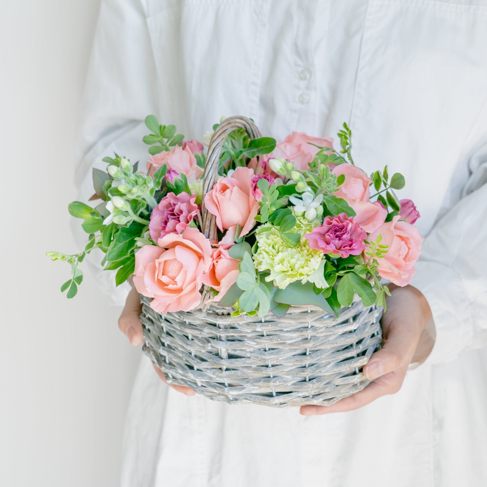 母の日 バラのギフトをオーダーするならFlower&Plants tette │ 「手から手へ、想いを運ぶフラワーショップ」【板橋駅徒歩4分】【熟練フローリスト夫婦が運営】【最短2営業日で発送】【24時間365日注文OK】【ギフトは3300円〜】フラワーギフトを手から手へ、想いを込めたブーケやアレンジメントで大切な人に感謝と愛情を。シーンや用途に合わせて選びやすい豊富な種
