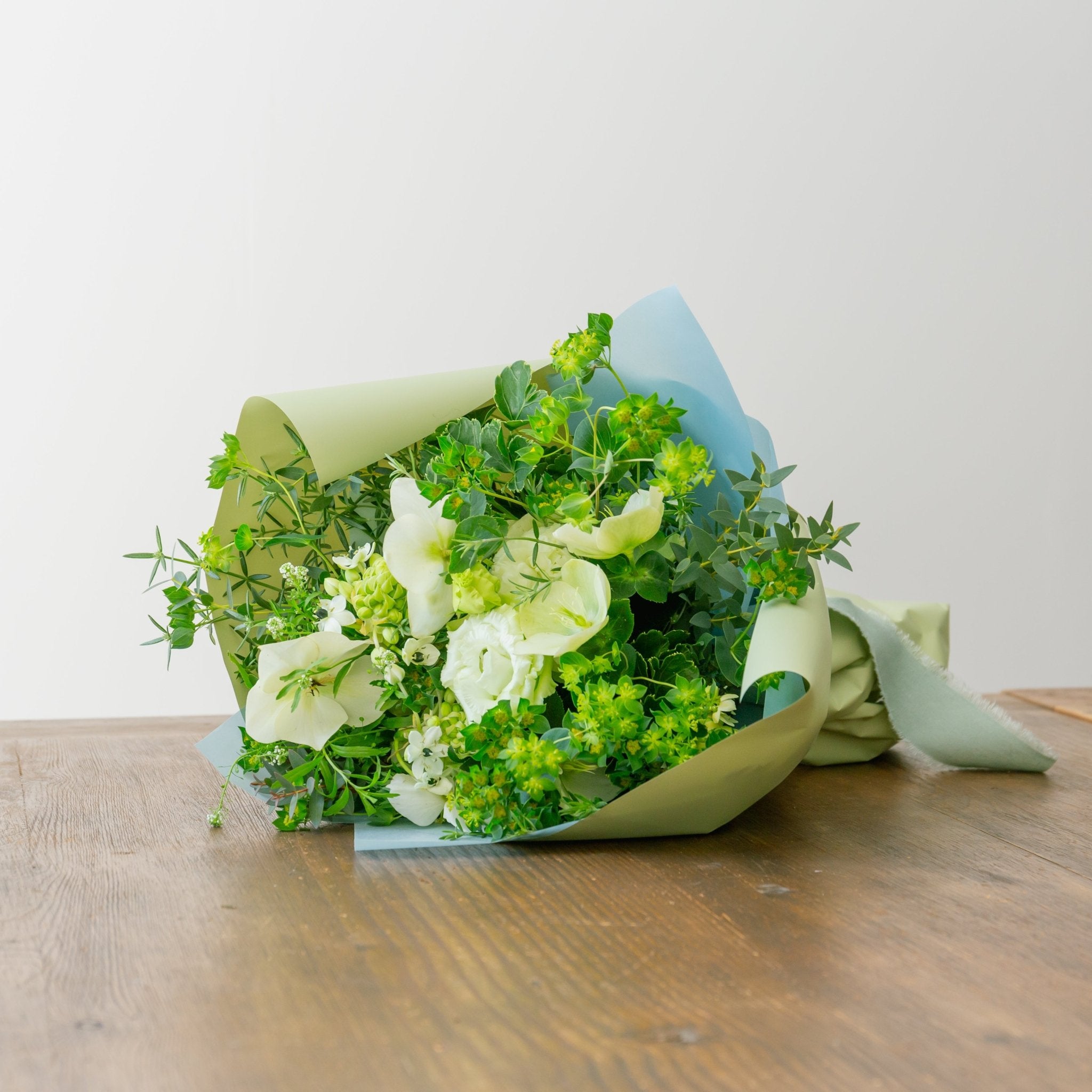 クリスマスローズのギフトをオーダーするならFlower&Plants tette │ 「手から手へ、想いを運ぶフラワーショップ」【板橋駅徒歩4分】【熟練フローリスト夫婦が運営】【最短2営業日で発送】【24時間365日注文OK】【ギフトは3300円〜】フラワーギフトを手から手へ、想いを込めたブーケやアレンジメントで大切な人に感謝と愛情を。シーンや用途に合わせて選びやすい豊富な種