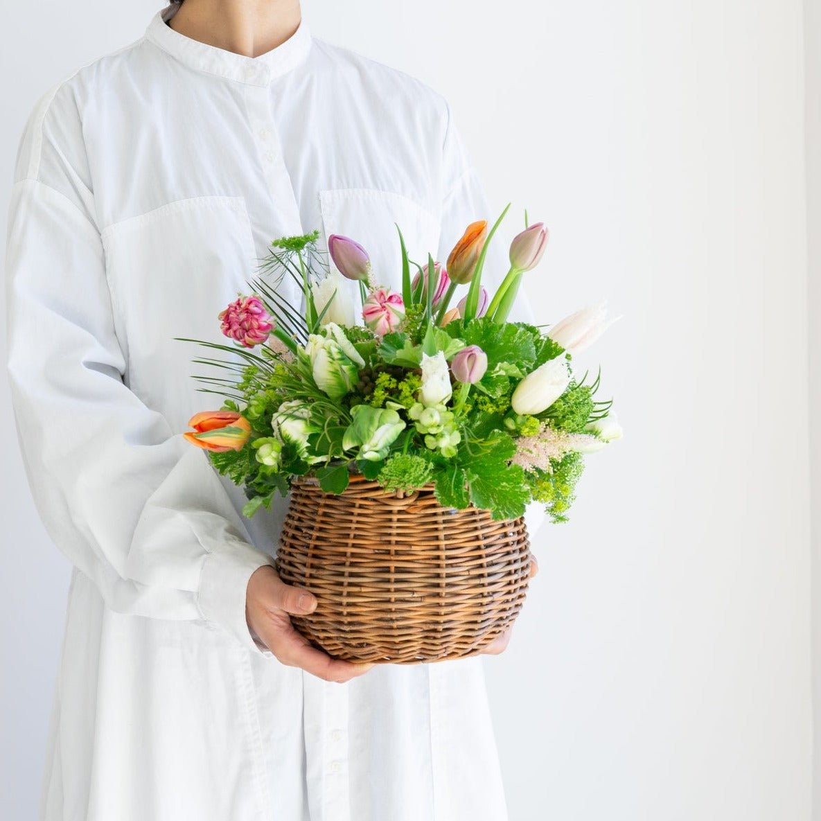 チューリップのギフトをオーダーするならFlower&Plants tette │ 「手から手へ、想いを運ぶフラワーショップ」【板橋駅徒歩4分】【熟練フローリスト夫婦が運営】【最短2営業日で発送】【24時間365日注文OK】【ギフトは3300円〜】フラワーギフトを手から手へ、想いを込めたブーケやアレンジメントで大切な人に感謝と愛情を。シーンや用途に合わせて選びやすい豊富な種