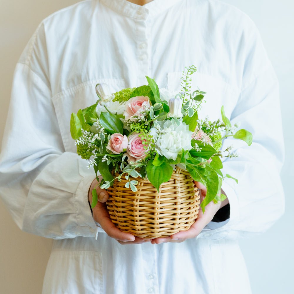 オーダーメイドフラワーアレンジメントをオーダーするならFlower&Plants tette │ 「手から手へ、想いを運ぶフラワーショップ」【板橋駅徒歩4分】【熟練フローリスト夫婦が運営】【最短2営業日で発送】【24時間365日注文OK】【ギフトは3300円〜】フラワーギフトを手から手へ、想いを込めたブーケやアレンジメントで大切な人に感謝と愛情を。シーンや用途に合わせて選びやすい豊富な種