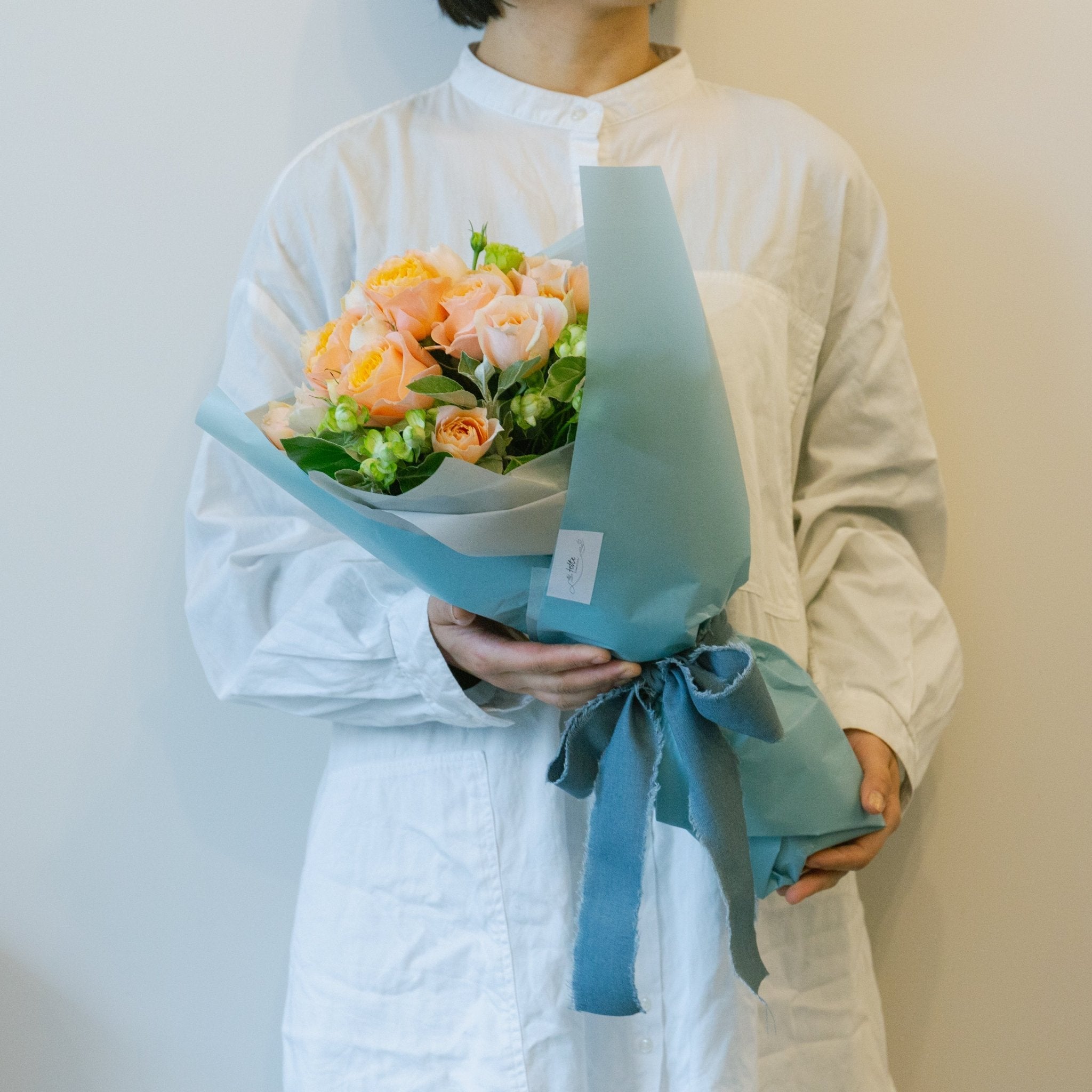 バラのギフトをオーダーするならFlower&Plants tette │ 「手から手へ、想いを運ぶフラワーショップ」【板橋駅徒歩4分】【熟練フローリスト夫婦が運営】【最短2営業日で発送】【24時間365日注文OK】【ギフトは3300円〜】フラワーギフトを手から手へ、想いを込めたブーケやアレンジメントで大切な人に感謝と愛情を。シーンや用途に合わせて選びやすい豊富な種