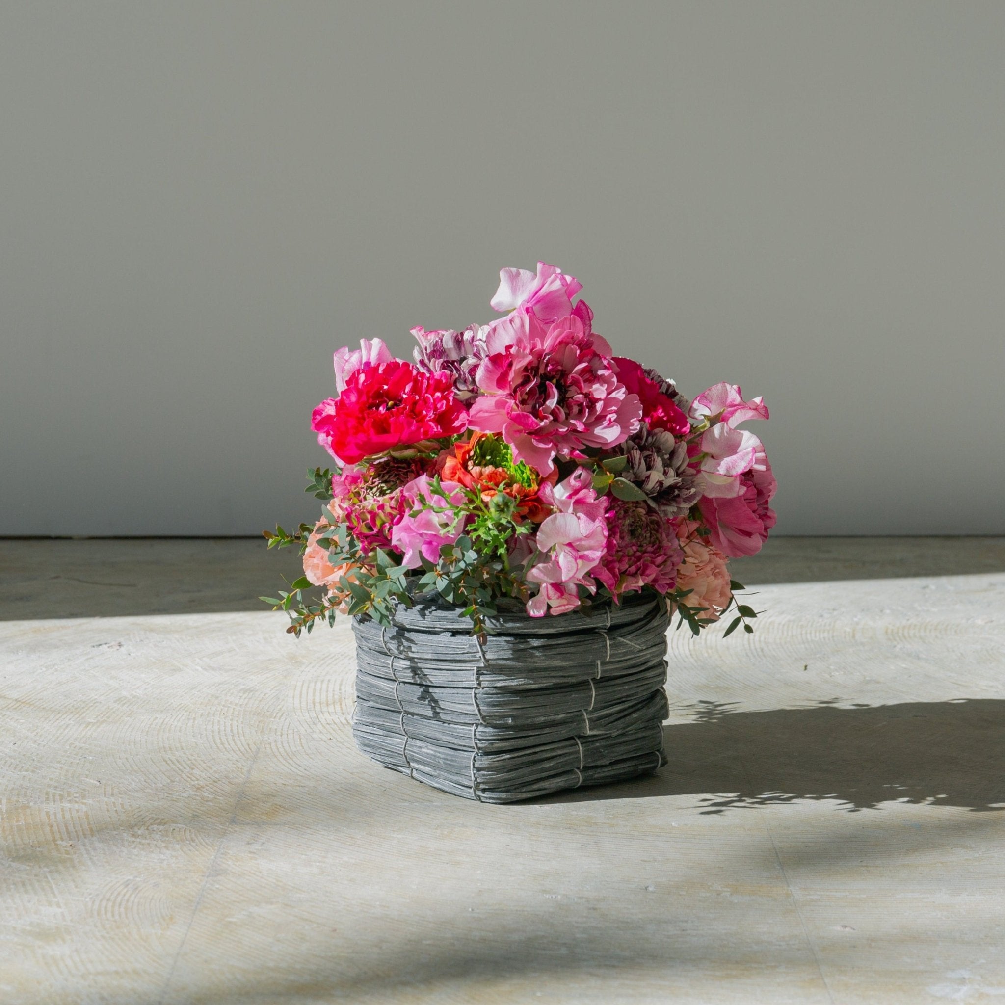 ラナンキュラスのギフトをオーダーするならFlower&Plants tette │ 「手から手へ、想いを運ぶフラワーショップ」【板橋駅徒歩4分】【熟練フローリスト夫婦が運営】【最短2営業日で発送】【24時間365日注文OK】【ギフトは3300円〜】フラワーギフトを手から手へ、想いを込めたブーケやアレンジメントで大切な人に感謝と愛情を。シーンや用途に合わせて選びやすい豊富な種