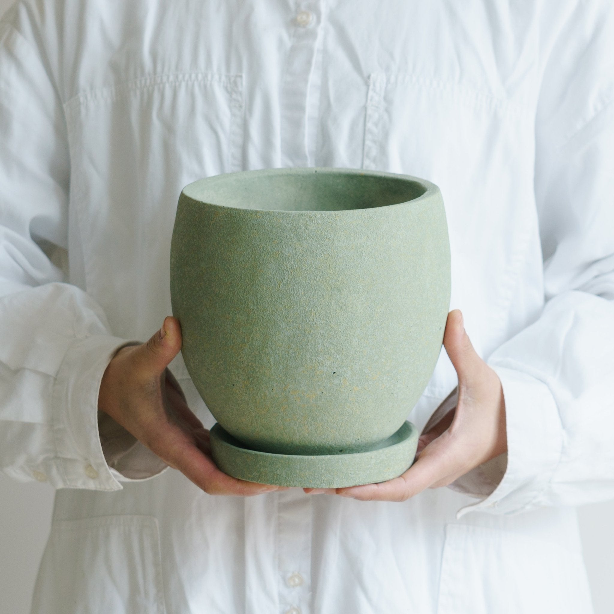 陶器ポット GA002 - 165GRをオーダーするならFlower&Plants tette │ 「手から手へ、想いを運ぶフラワーショップ」【板橋駅徒歩4分】【熟練フローリスト夫婦が運営】【最短2営業日で発送】【24時間365日注文OK】【ギフトは3300円〜】フラワーギフトを手から手へ、想いを込めたブーケやアレンジメントで大切な人に感謝と愛情を。シーンや用途に合わせて選びやすい豊富な種