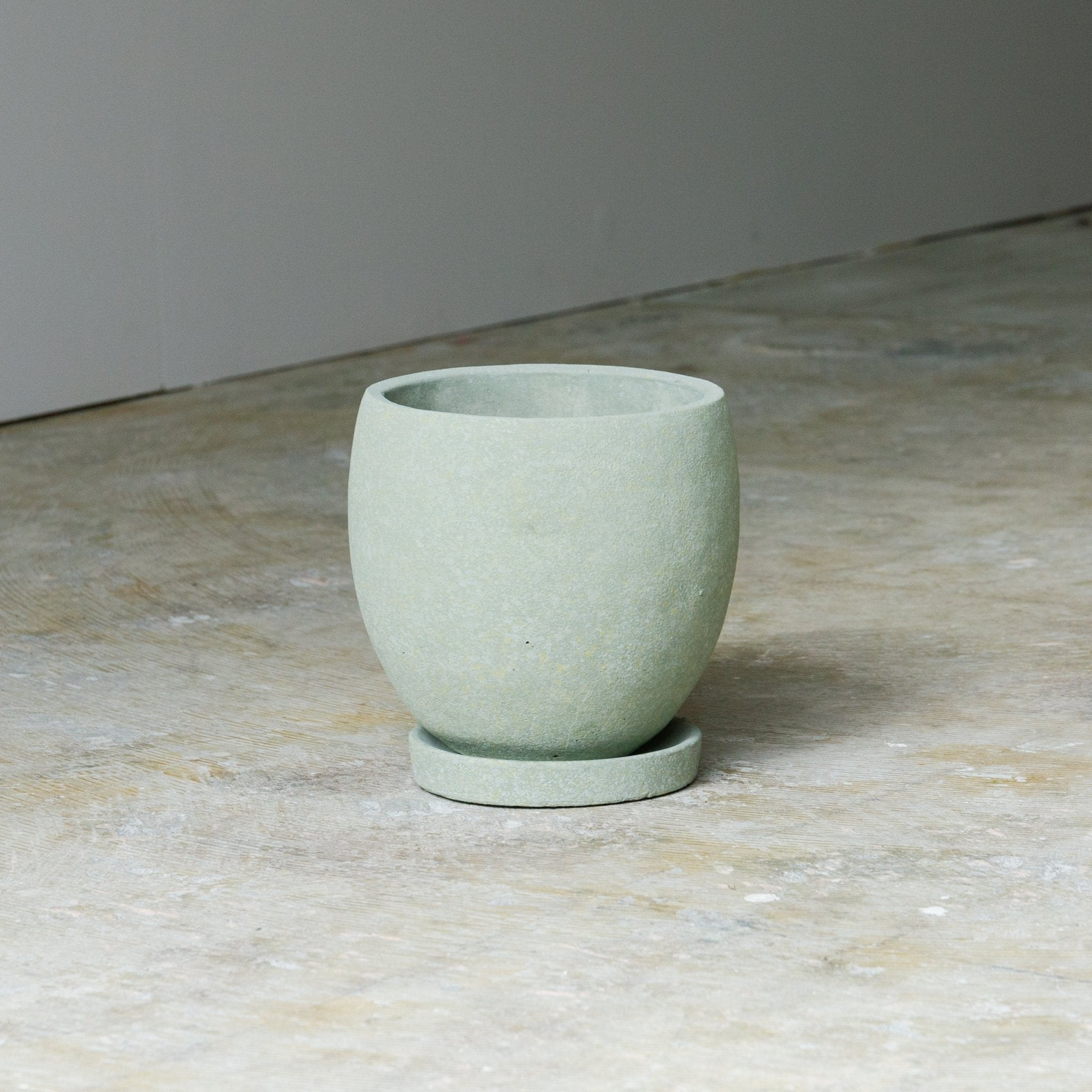 陶器ポット GA002 - 165GRをオーダーするならFlower&Plants tette │ 「手から手へ、想いを運ぶフラワーショップ」【板橋駅徒歩4分】【熟練フローリスト夫婦が運営】【最短2営業日で発送】【24時間365日注文OK】【ギフトは3300円〜】フラワーギフトを手から手へ、想いを込めたブーケやアレンジメントで大切な人に感謝と愛情を。シーンや用途に合わせて選びやすい豊富な種