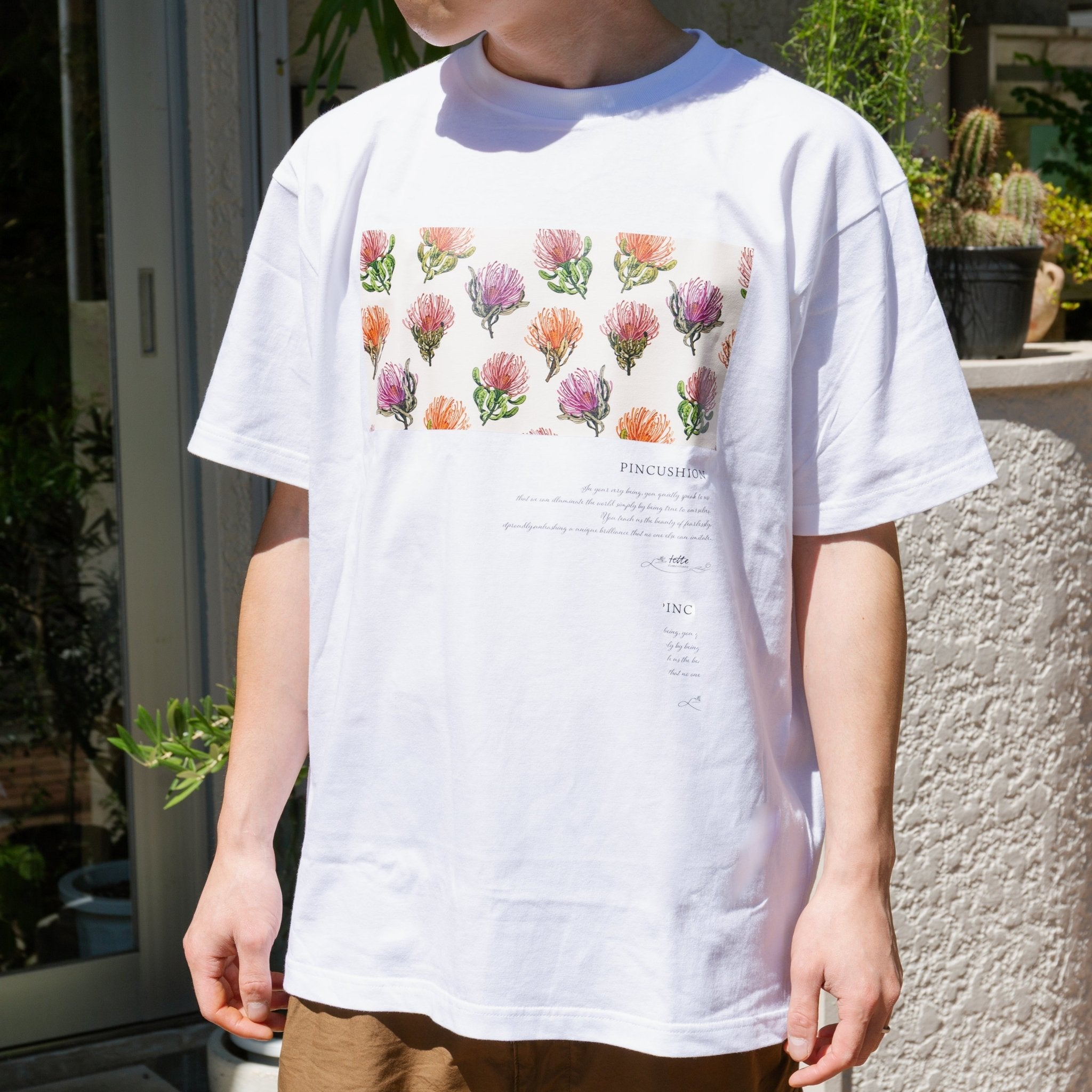 【数量限定】tetteオリジナルプリントTシャツをオーダーするならFlower&Plants tette │ 「手から手へ、想いを運ぶフラワーショップ」【板橋駅徒歩4分】【熟練フローリスト夫婦が運営】【最短2営業日で発送】【24時間365日注文OK】【ギフトは3300円〜】フラワーギフトを手から手へ、想いを込めたブーケやアレンジメントで大切な人に感謝と愛情を。シーンや用途に合わせて選びやすい豊富な種
