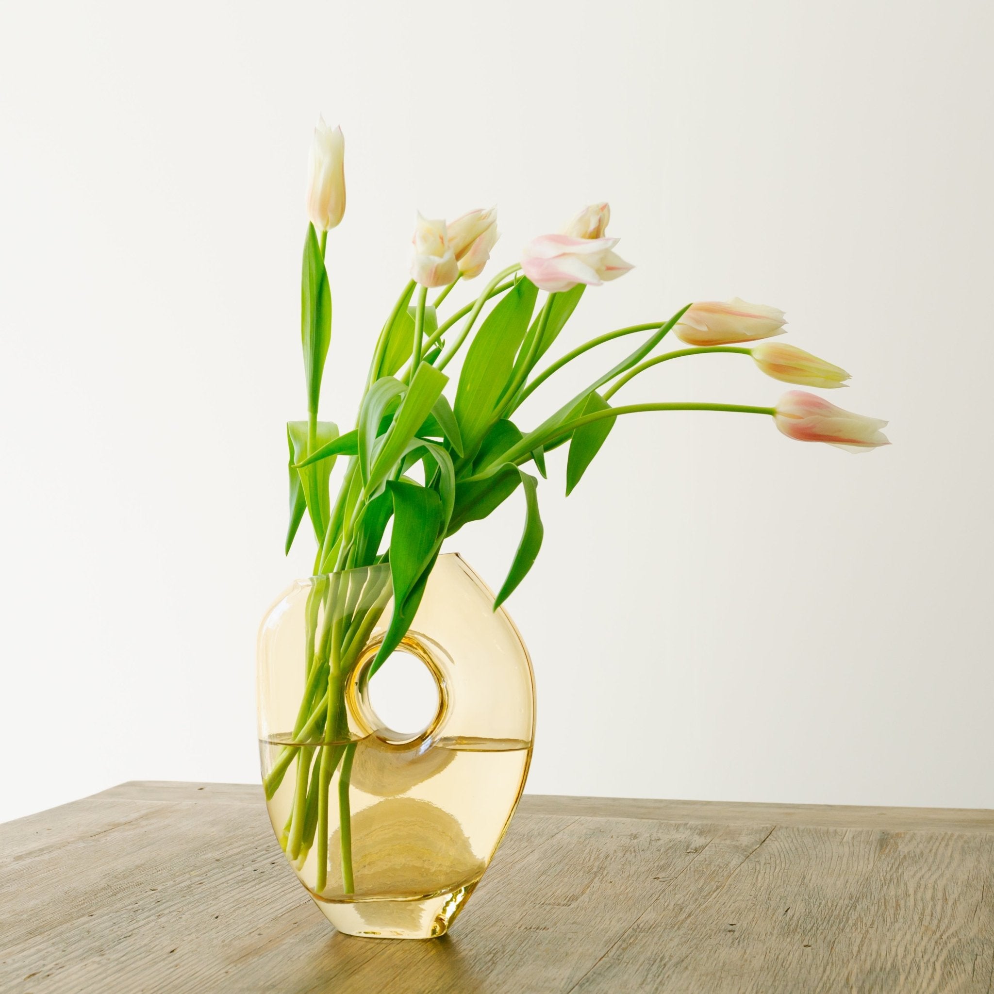 【welms.】 Onkalo Vase (A)をオーダーするならFlower&Plants tette │ 「手から手へ、想いを運ぶフラワーショップ」【板橋駅徒歩4分】【熟練フローリスト夫婦が運営】【最短2営業日で発送】【24時間365日注文OK】【ギフトは3300円〜】フラワーギフトを手から手へ、想いを込めたブーケやアレンジメントで大切な人に感謝と愛情を。シーンや用途に合わせて選びやすい豊富な種