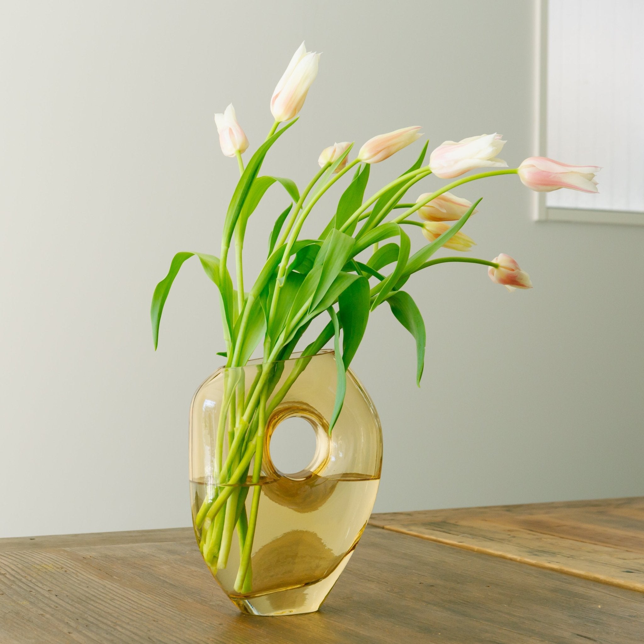 【welms.】 Onkalo Vase (A)をオーダーするならFlower&Plants tette │ 「手から手へ、想いを運ぶフラワーショップ」【板橋駅徒歩4分】【熟練フローリスト夫婦が運営】【最短2営業日で発送】【24時間365日注文OK】【ギフトは3300円〜】フラワーギフトを手から手へ、想いを込めたブーケやアレンジメントで大切な人に感謝と愛情を。シーンや用途に合わせて選びやすい豊富な種