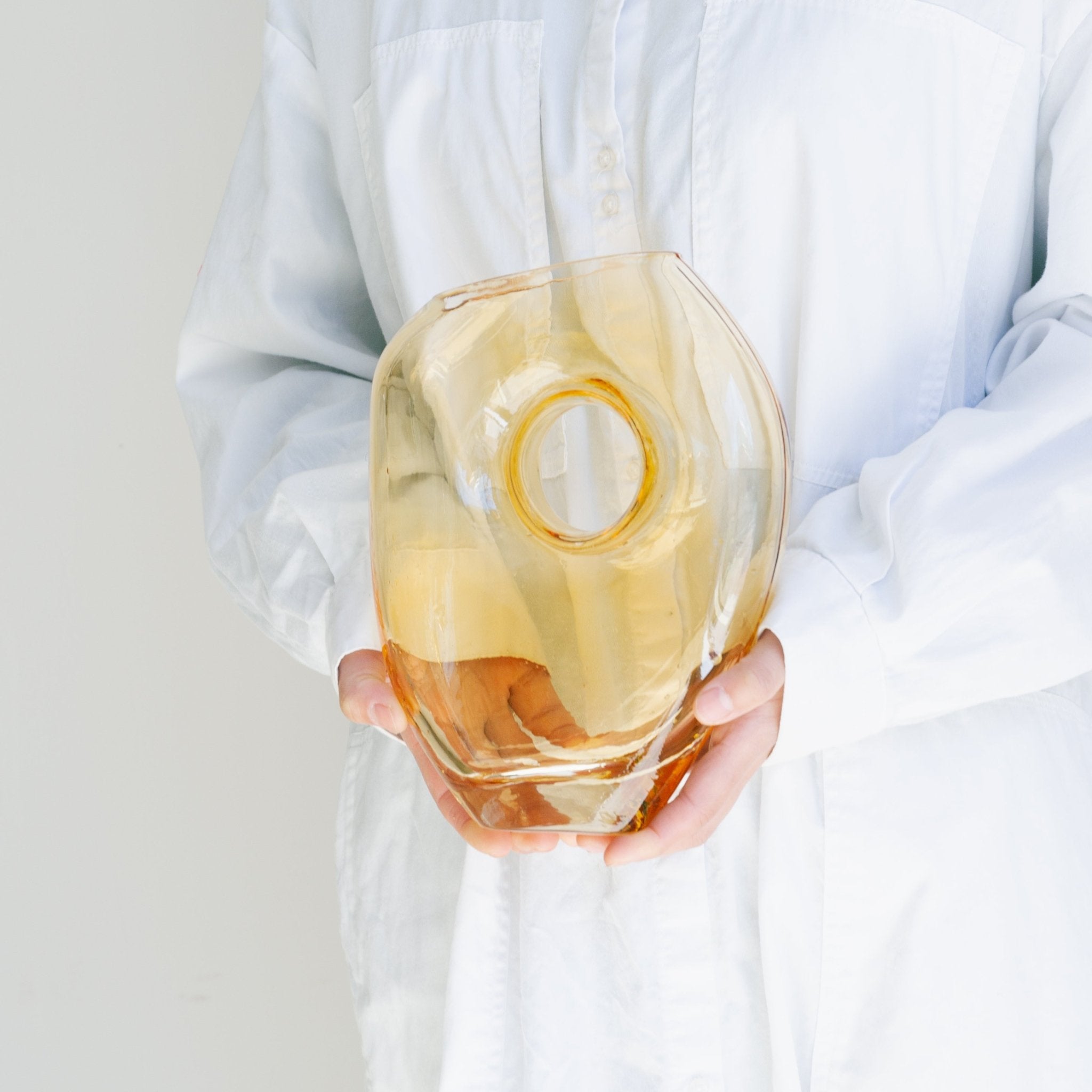 【welms.】 Onkalo Vase (A)をオーダーするならFlower&Plants tette │ 「手から手へ、想いを運ぶフラワーショップ」【板橋駅徒歩4分】【熟練フローリスト夫婦が運営】【最短2営業日で発送】【24時間365日注文OK】【ギフトは3300円〜】フラワーギフトを手から手へ、想いを込めたブーケやアレンジメントで大切な人に感謝と愛情を。シーンや用途に合わせて選びやすい豊富な種