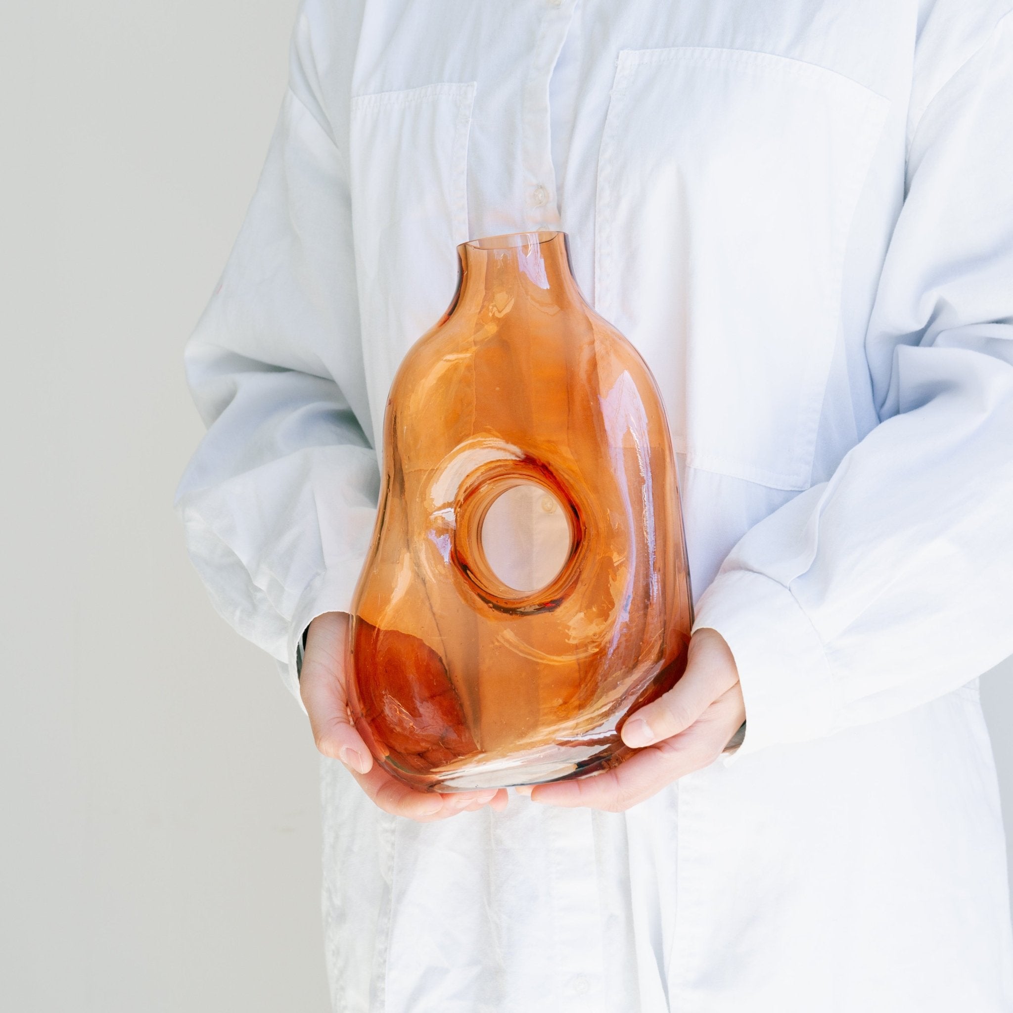 【welms.】 Onkalo Vase (B)をオーダーするならFlower&Plants tette │ 「手から手へ、想いを運ぶフラワーショップ」【板橋駅徒歩4分】【熟練フローリスト夫婦が運営】【最短2営業日で発送】【24時間365日注文OK】【ギフトは3300円〜】フラワーギフトを手から手へ、想いを込めたブーケやアレンジメントで大切な人に感謝と愛情を。シーンや用途に合わせて選びやすい豊富な種