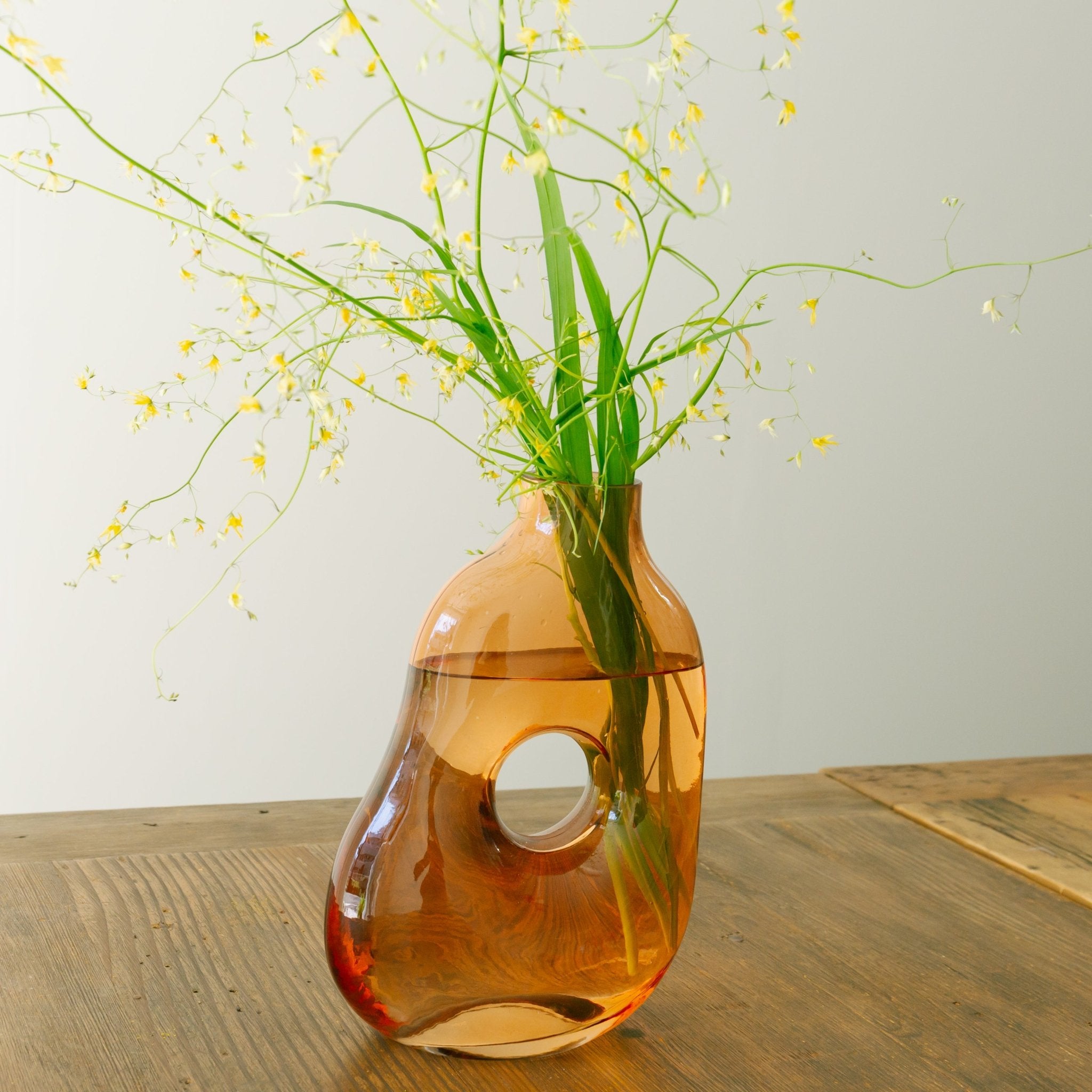 【welms.】 Onkalo Vase (B)をオーダーするならFlower&Plants tette │ 「手から手へ、想いを運ぶフラワーショップ」【板橋駅徒歩4分】【熟練フローリスト夫婦が運営】【最短2営業日で発送】【24時間365日注文OK】【ギフトは3300円〜】フラワーギフトを手から手へ、想いを込めたブーケやアレンジメントで大切な人に感謝と愛情を。シーンや用途に合わせて選びやすい豊富な種